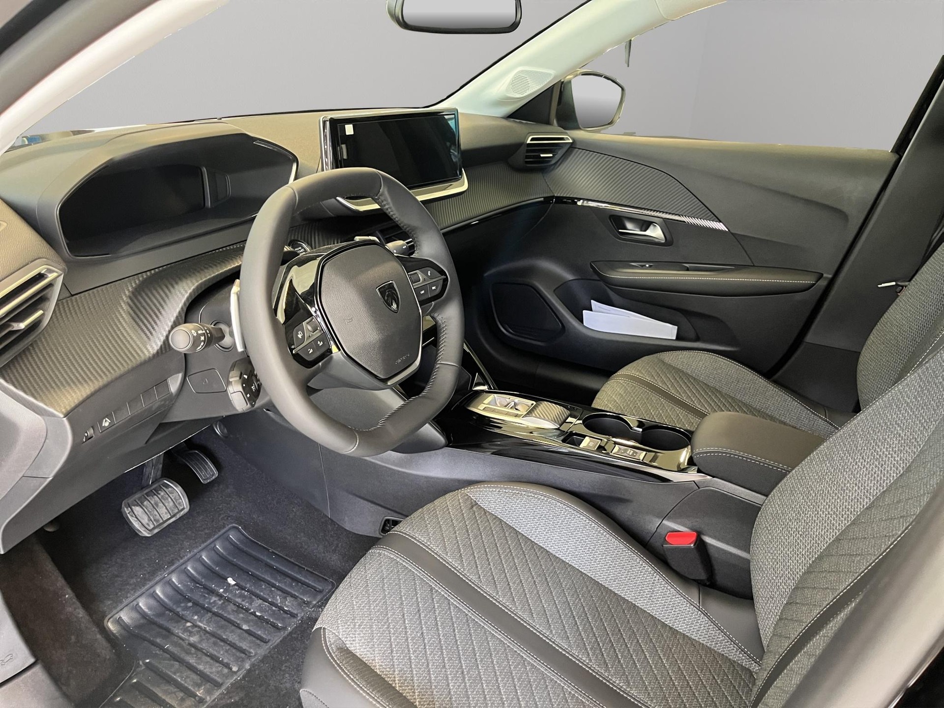 PEUGEOT 208 1.2 Hybrid Allure Premium-image-6