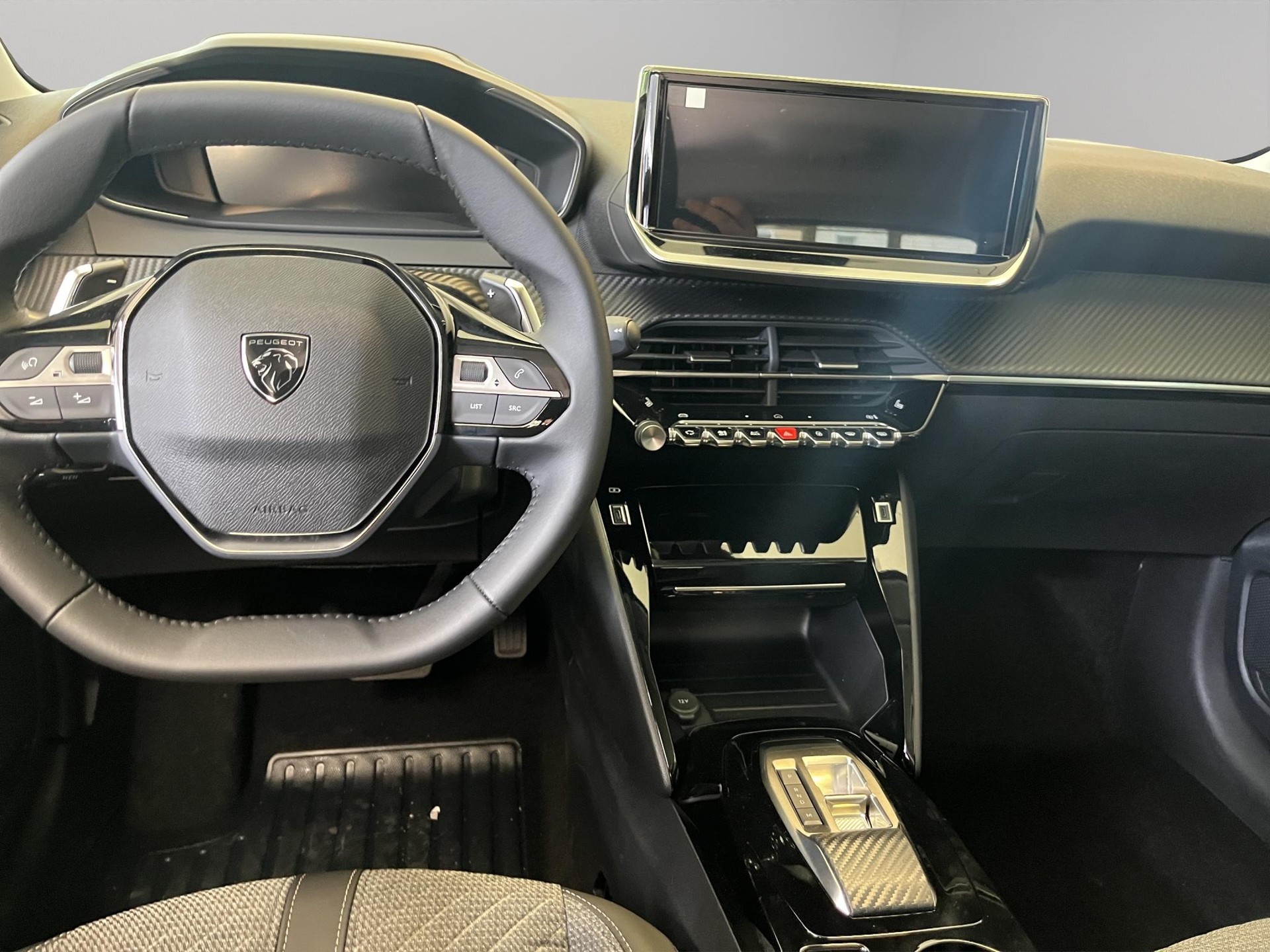 PEUGEOT 208 1.2 Hybrid Allure Premium-image-7