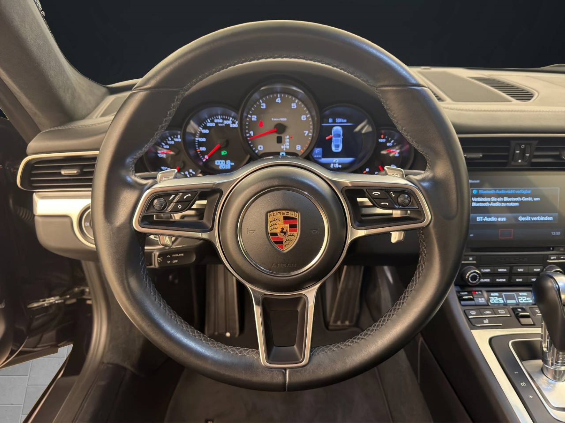 PORSCHE 911 Carrera 4S-image-13