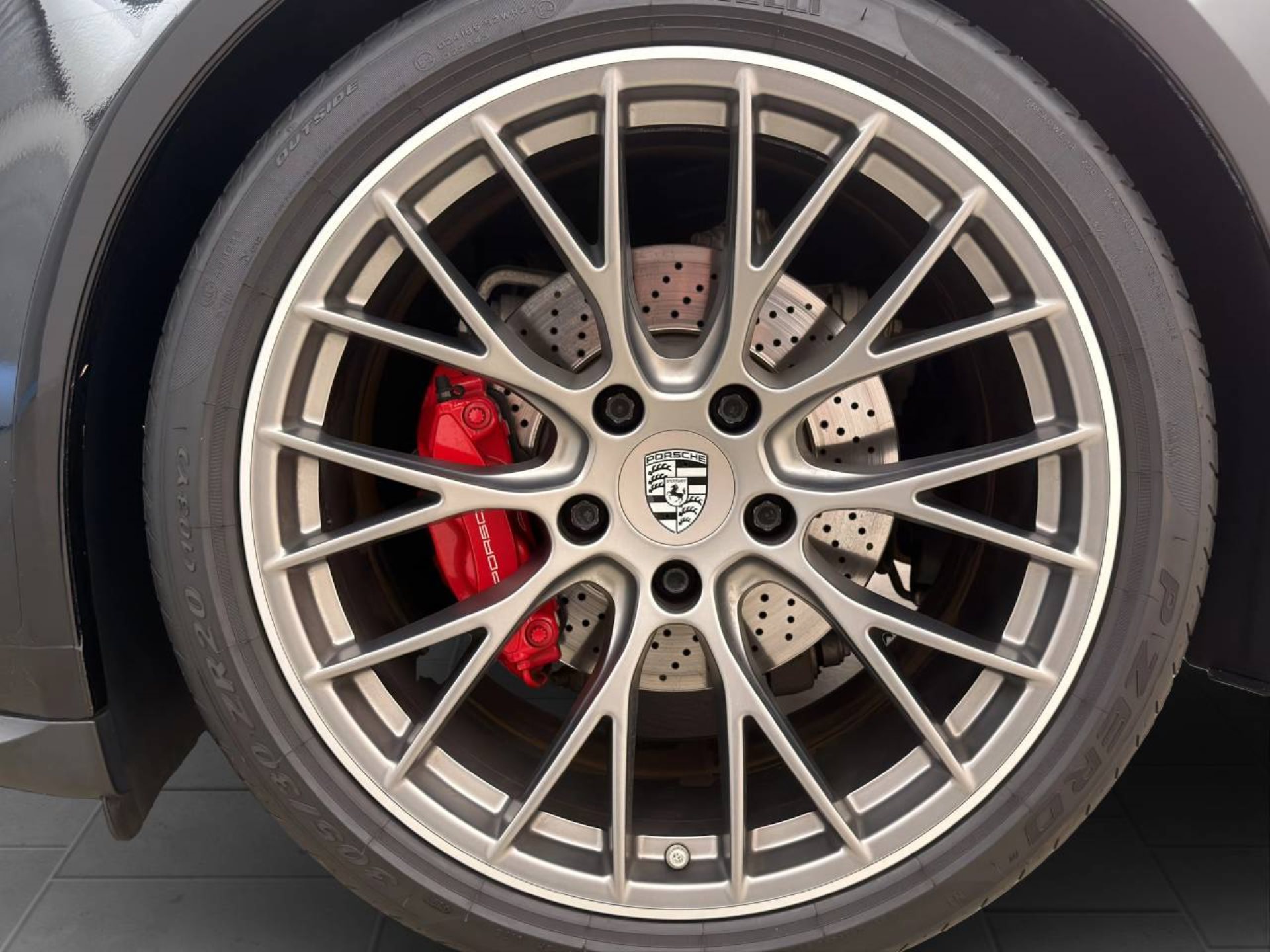 PORSCHE 911 Carrera 4S-image-11