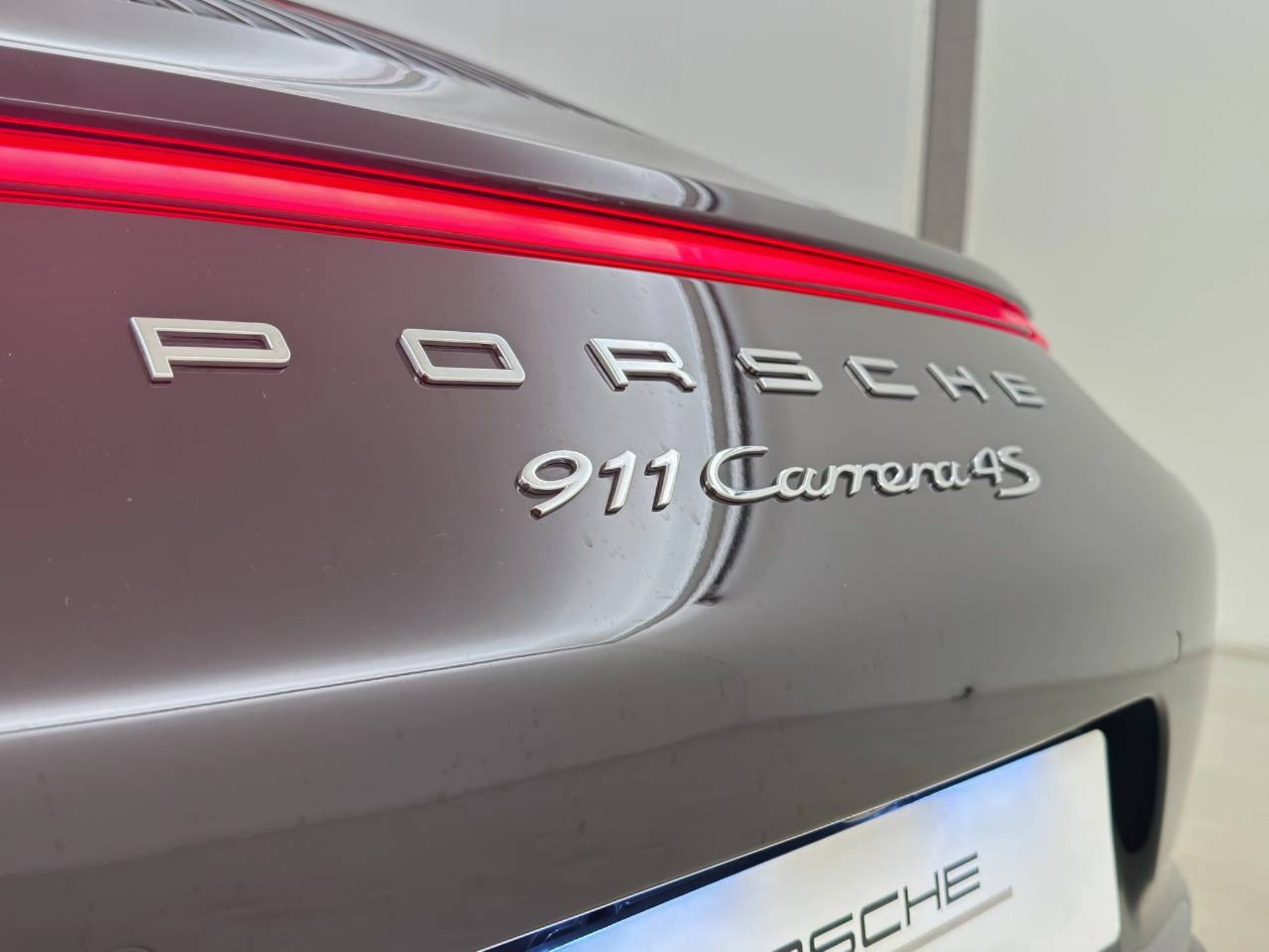 PORSCHE 911 Carrera 4S-image-12