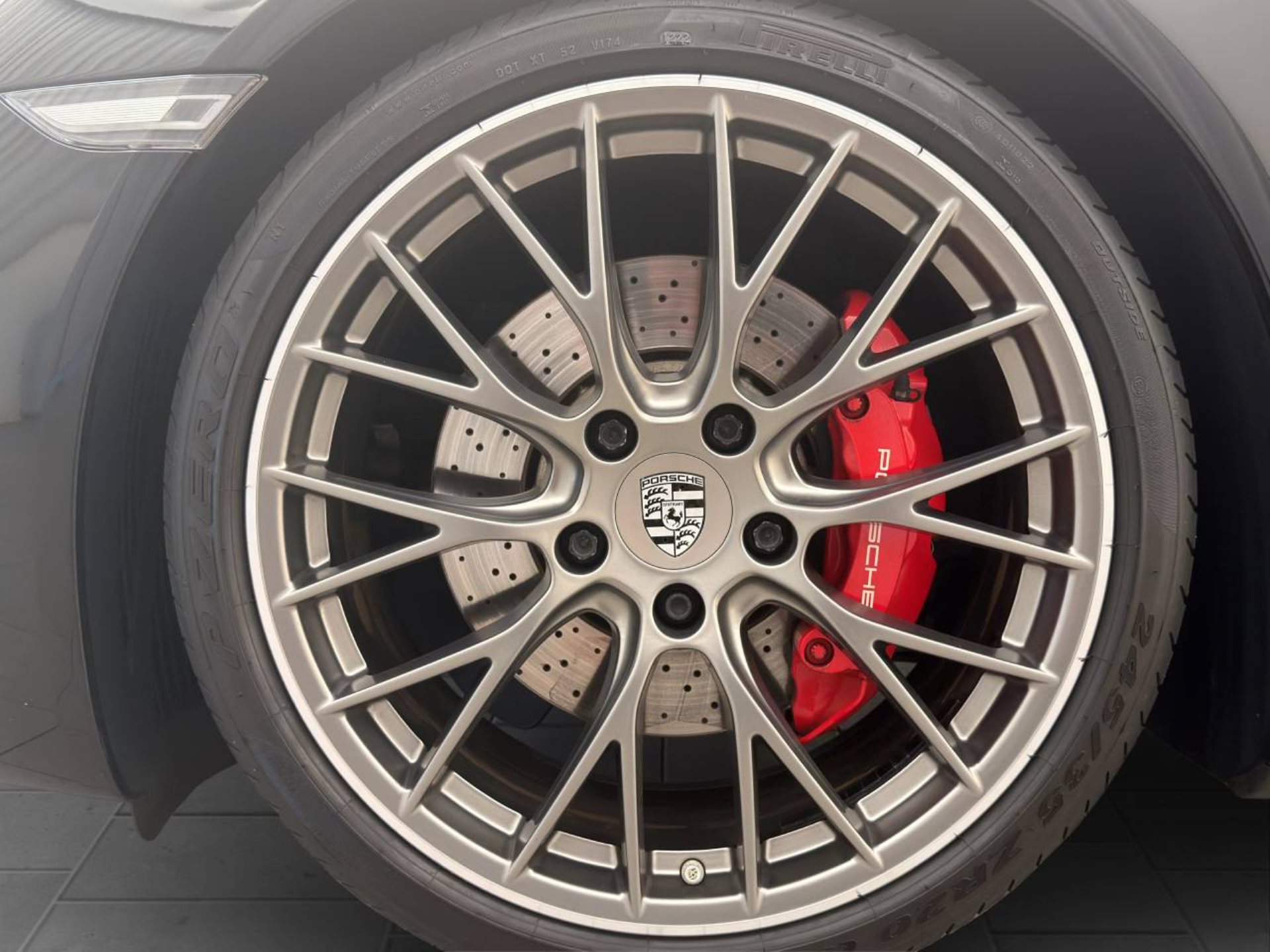 PORSCHE 911 Carrera 4S-image-10