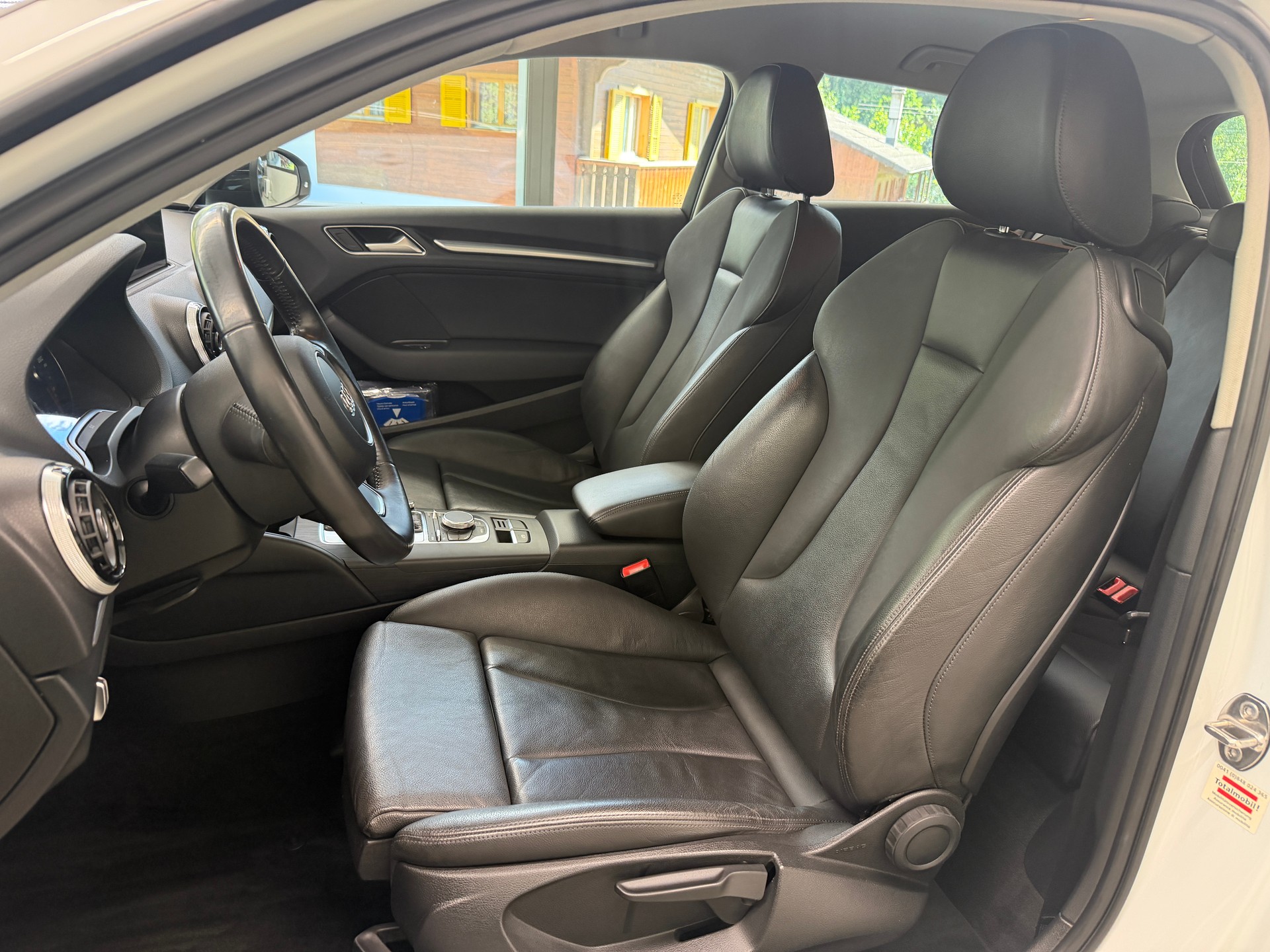 AUDI A3 1.8 TFSI Attraction S-tronic-image-13