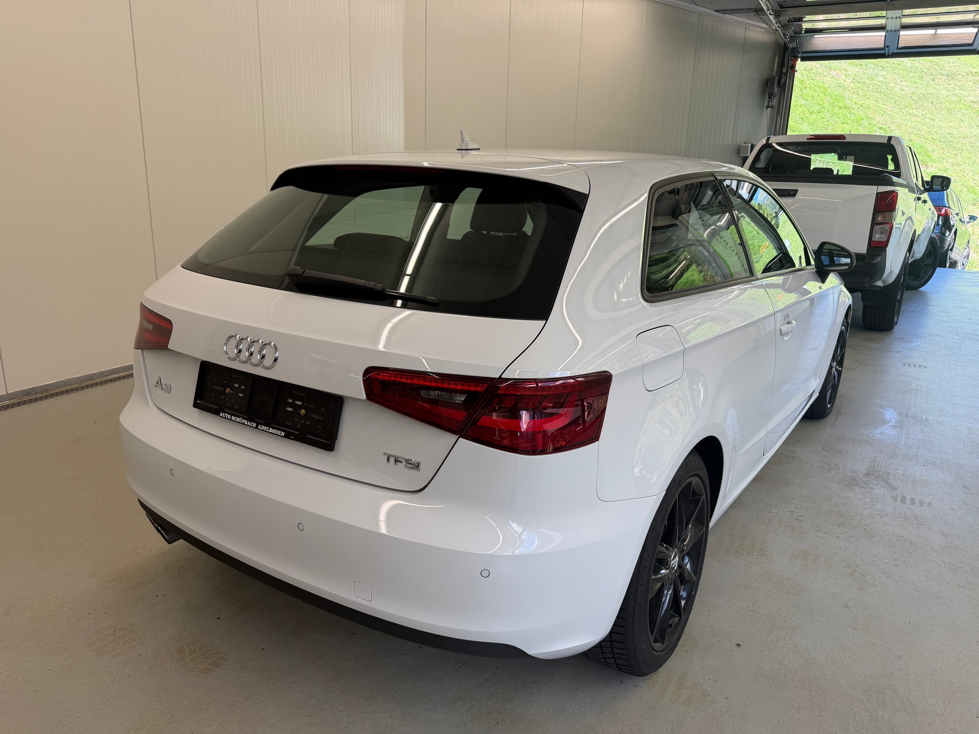 AUDI A3 1.8 TFSI Attraction S-tronic-image-4