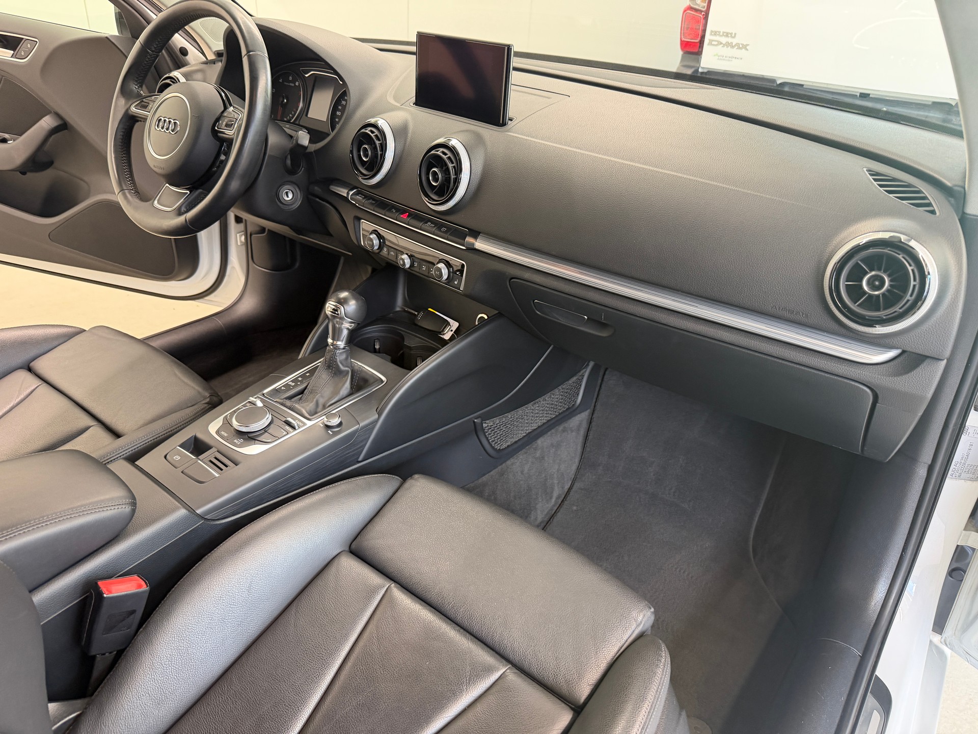 AUDI A3 1.8 TFSI Attraction S-tronic-image-18
