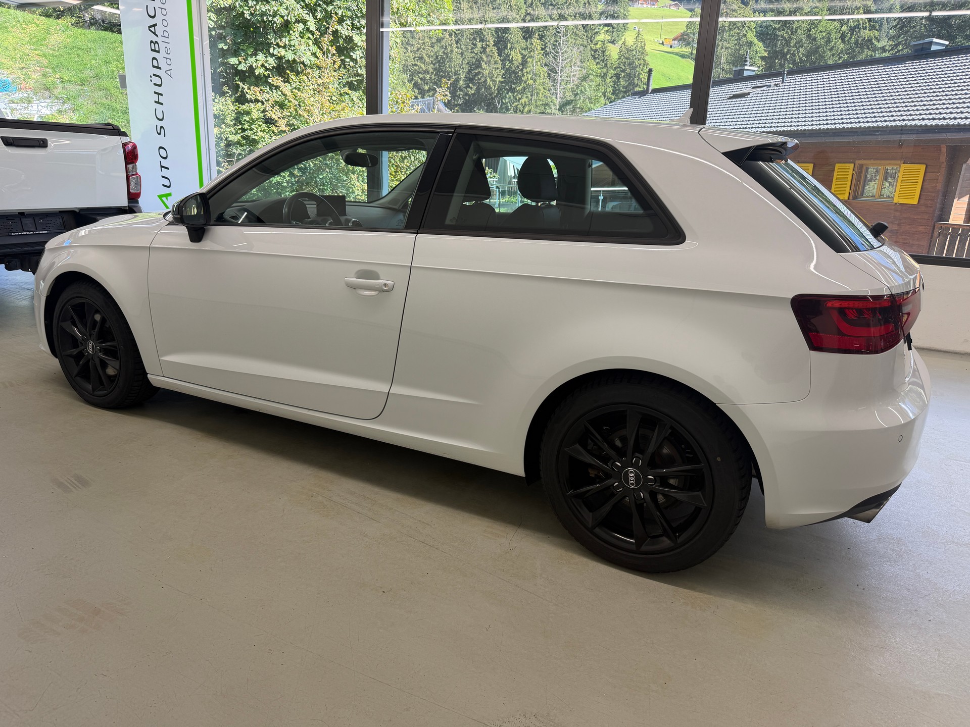 AUDI A3 1.8 TFSI Attraction S-tronic-image-7