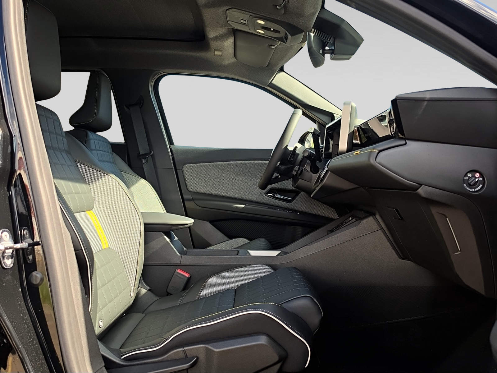 RENAULT R4 E-Tech-image-10
