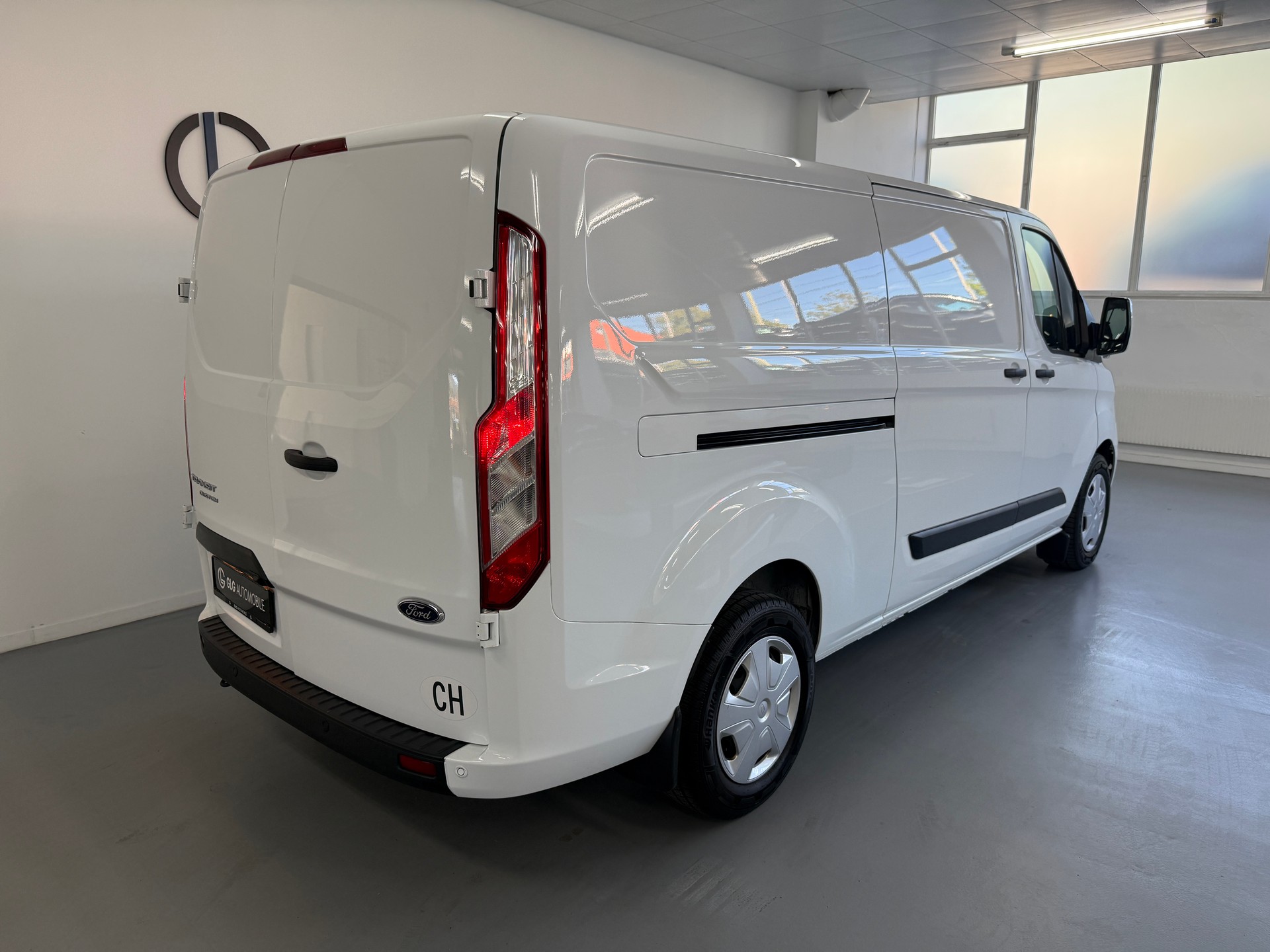 FORD Transit Custom Van 300 L2H1 Trend A-showroom-element-3