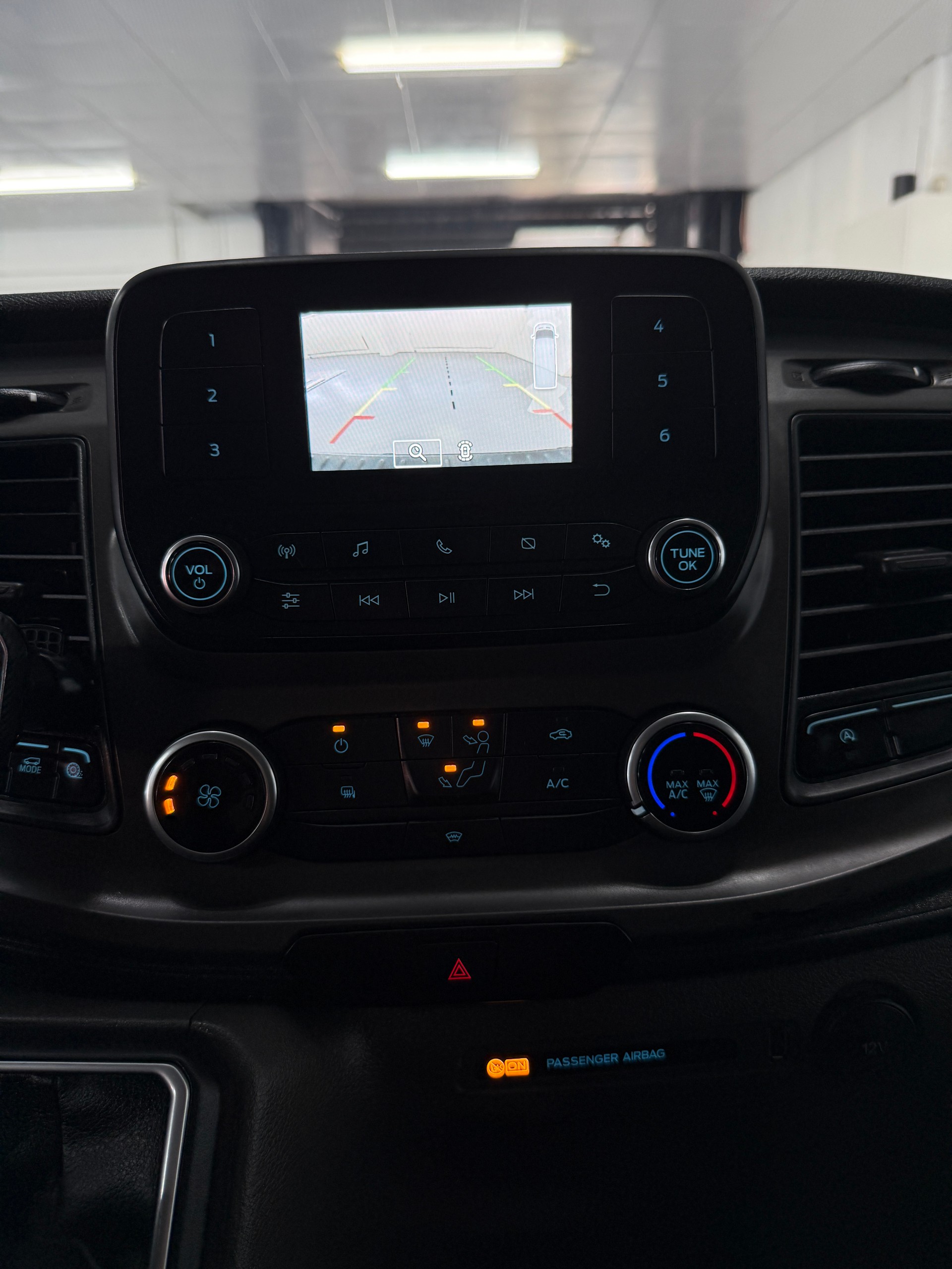 FORD Transit Custom Van 300 L2H1 Trend A-image-11