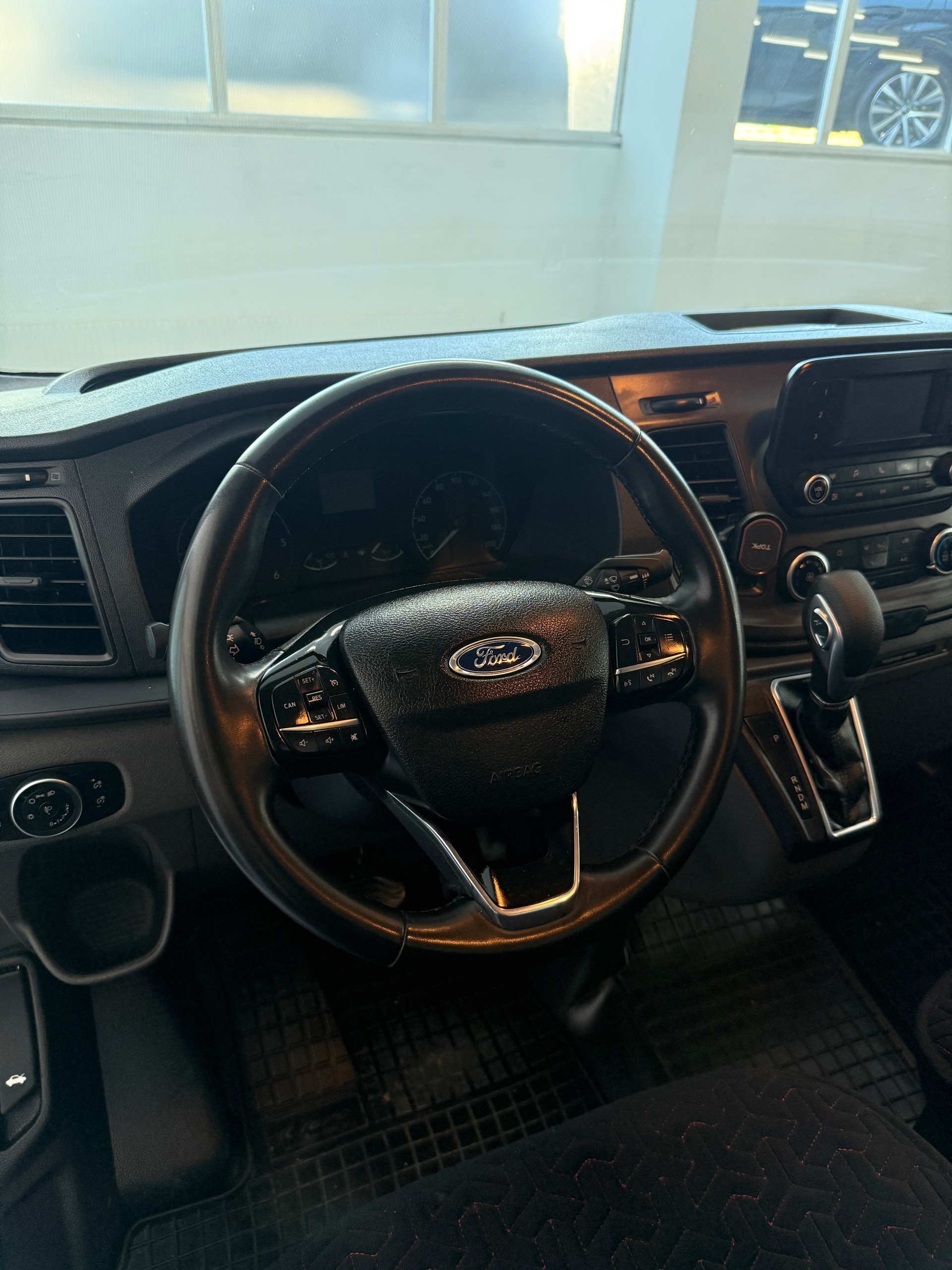 FORD Transit Custom Van 300 L2H1 Trend A-image-8