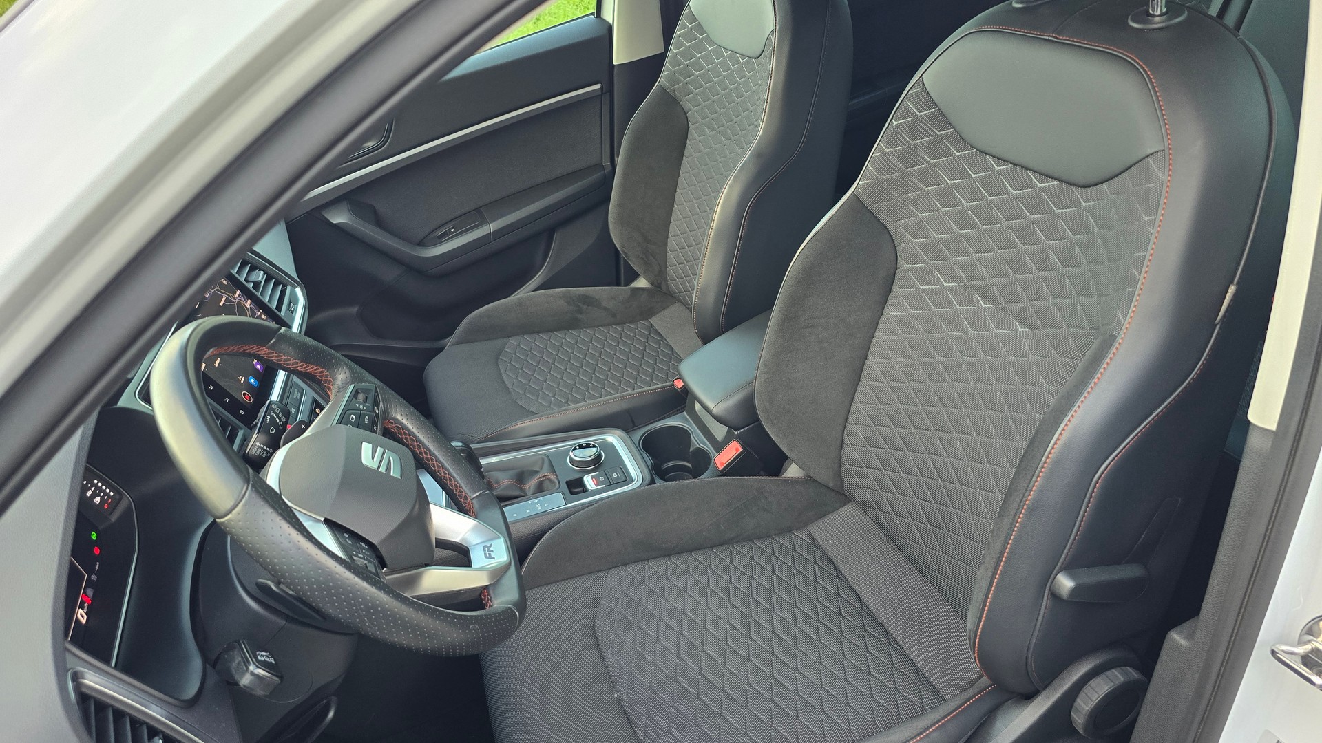 SEAT 2.0 TSI FR 4Drive DSG-image-3