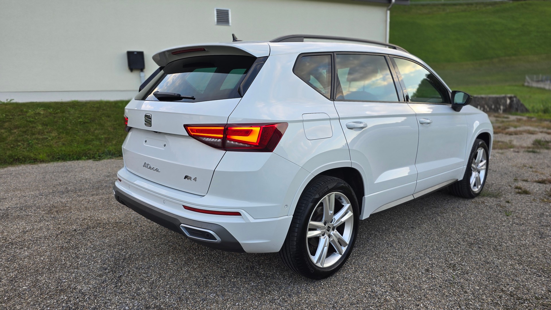 SEAT 2.0 TSI FR 4Drive DSG-image-2