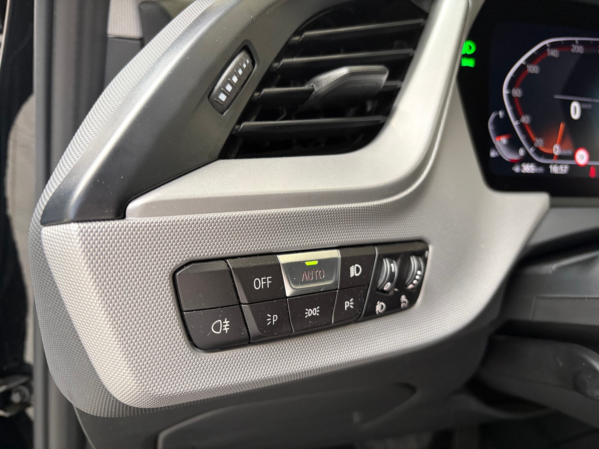 BMW 118i Steptronic-image-9