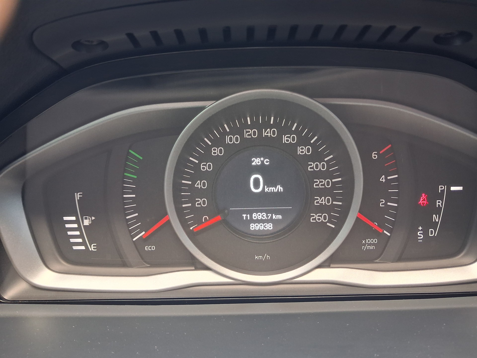 VOLVO V60 D4 AWD Momentum-image-9