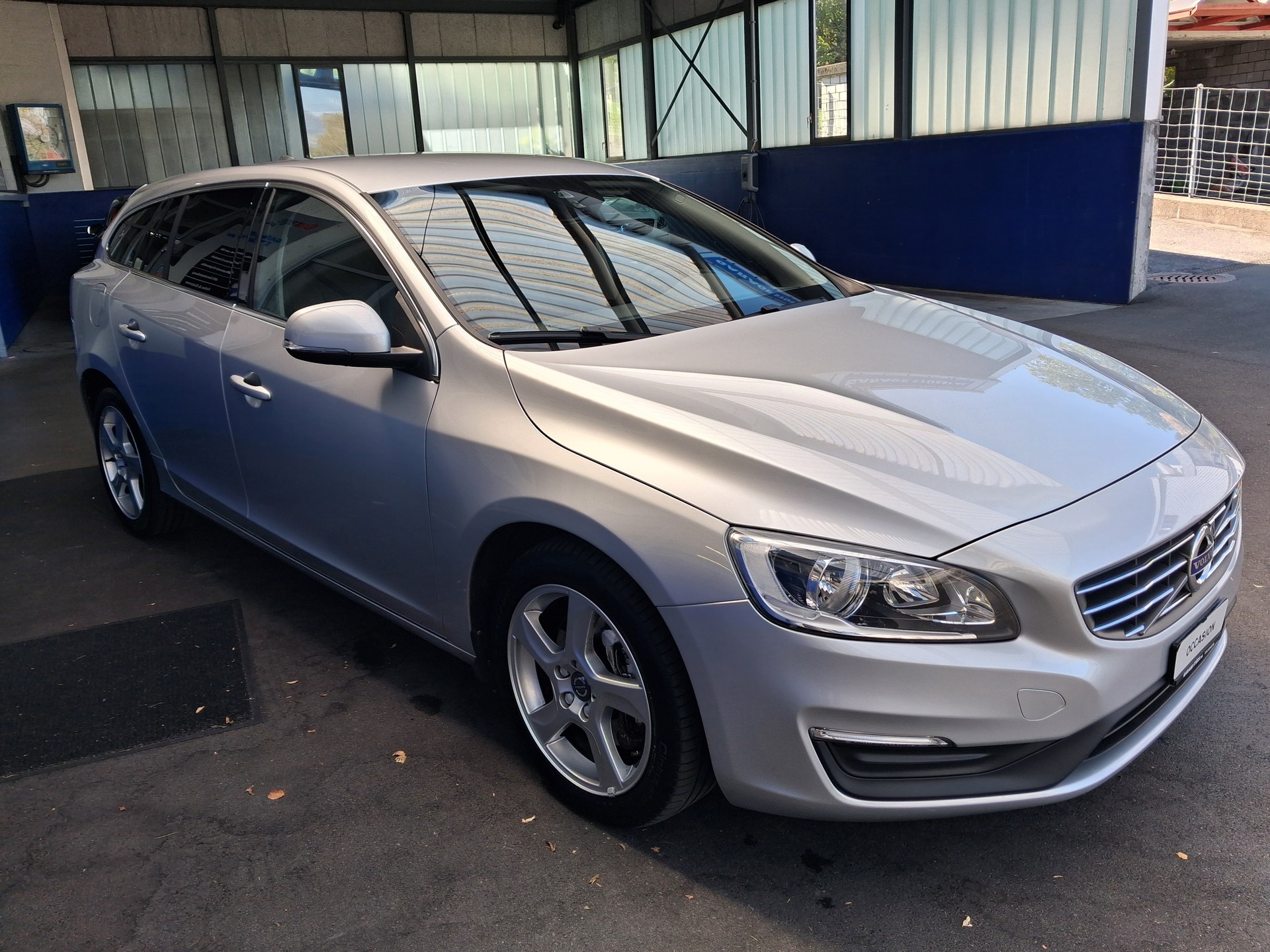 VOLVO V60 D4 AWD Momentum-image-4