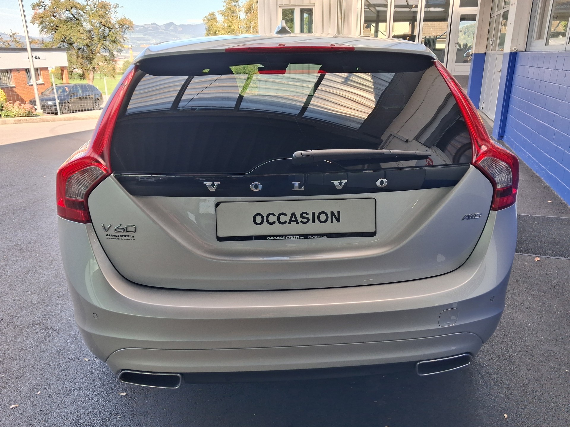 VOLVO V60 D4 AWD Momentum-image-3