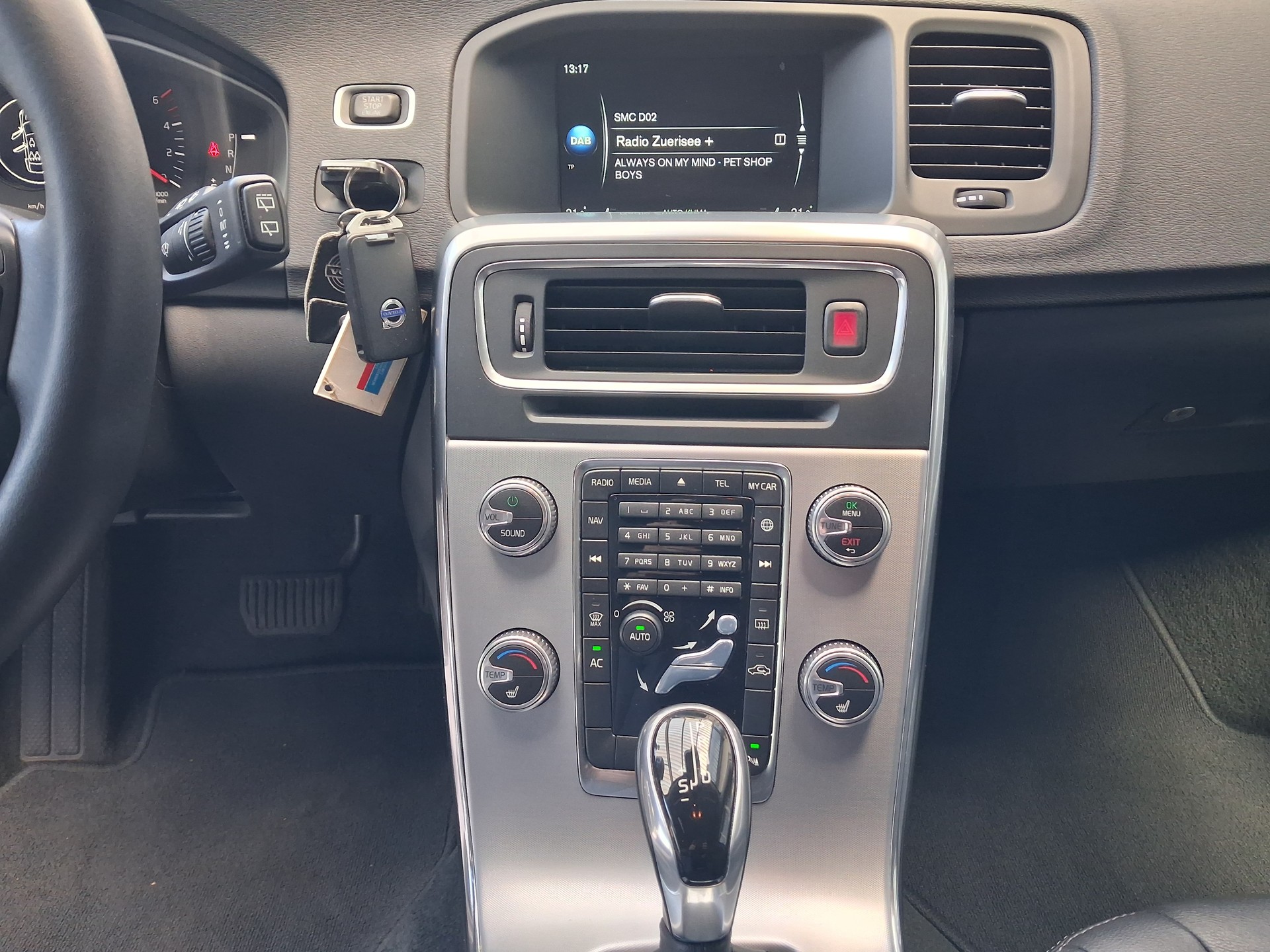 VOLVO V60 D4 AWD Momentum-image-8