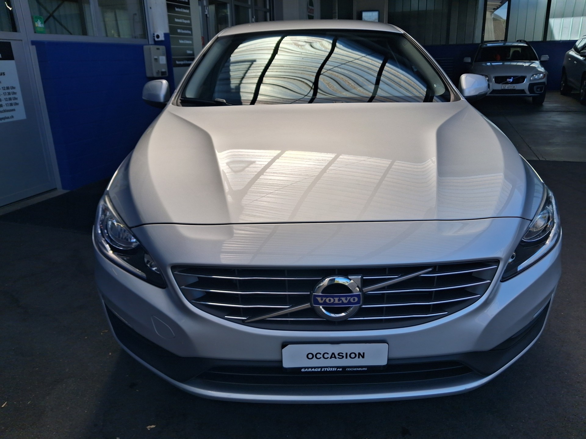 VOLVO V60 D4 AWD Momentum-image-5