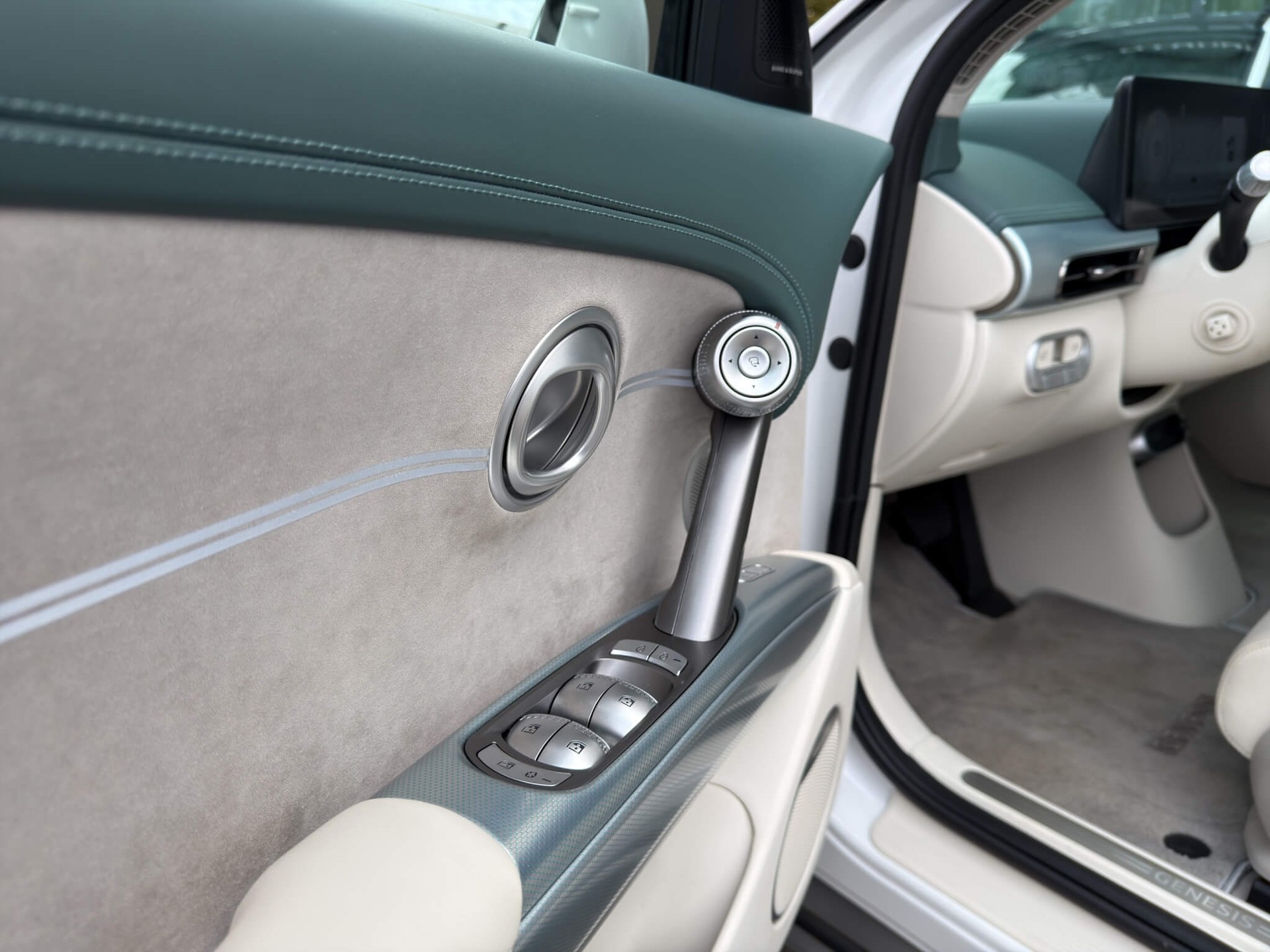GENESIS GV60 Dual Motor Sport AWD-image-12
