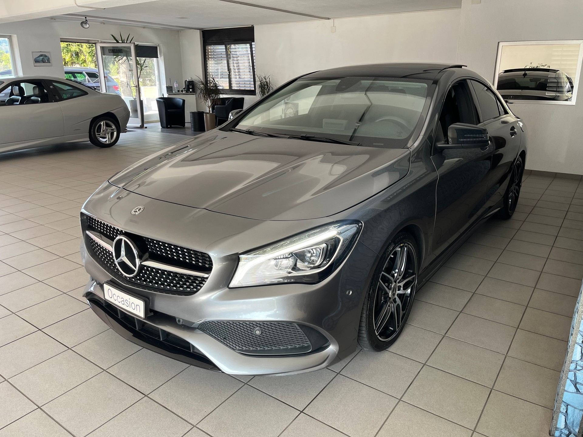 MERCEDES-BENZ CLA 200 AMG Line 7G-DCT-image-4