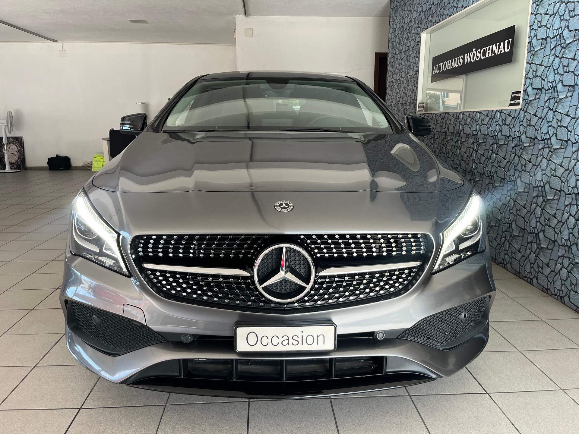 MERCEDES-BENZ CLA 200 AMG Line 7G-DCT-image-5