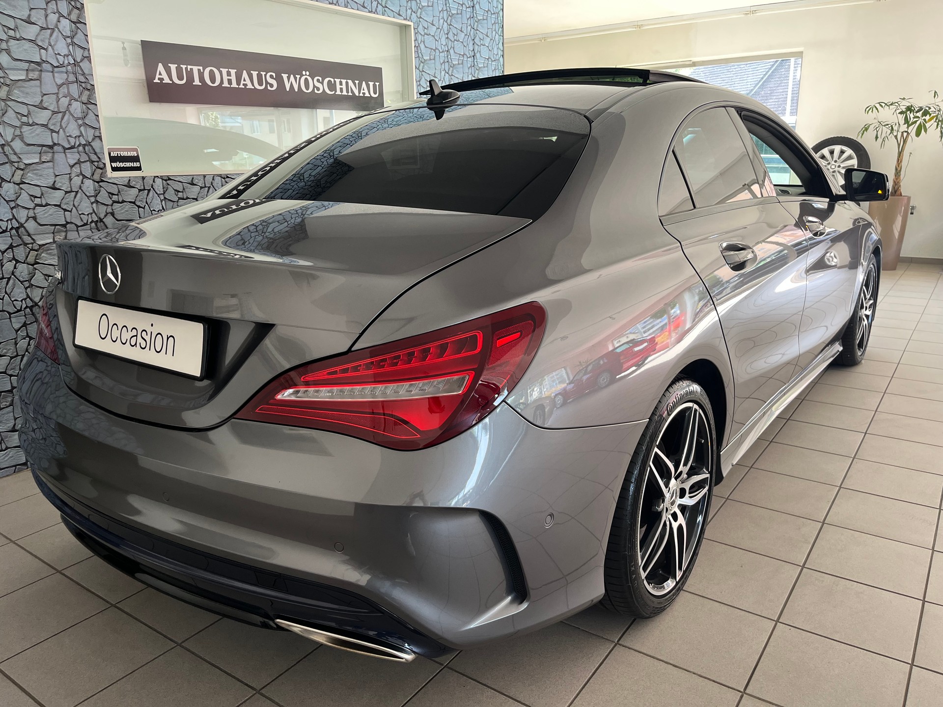 MERCEDES-BENZ CLA 200 AMG Line 7G-DCT-image-2