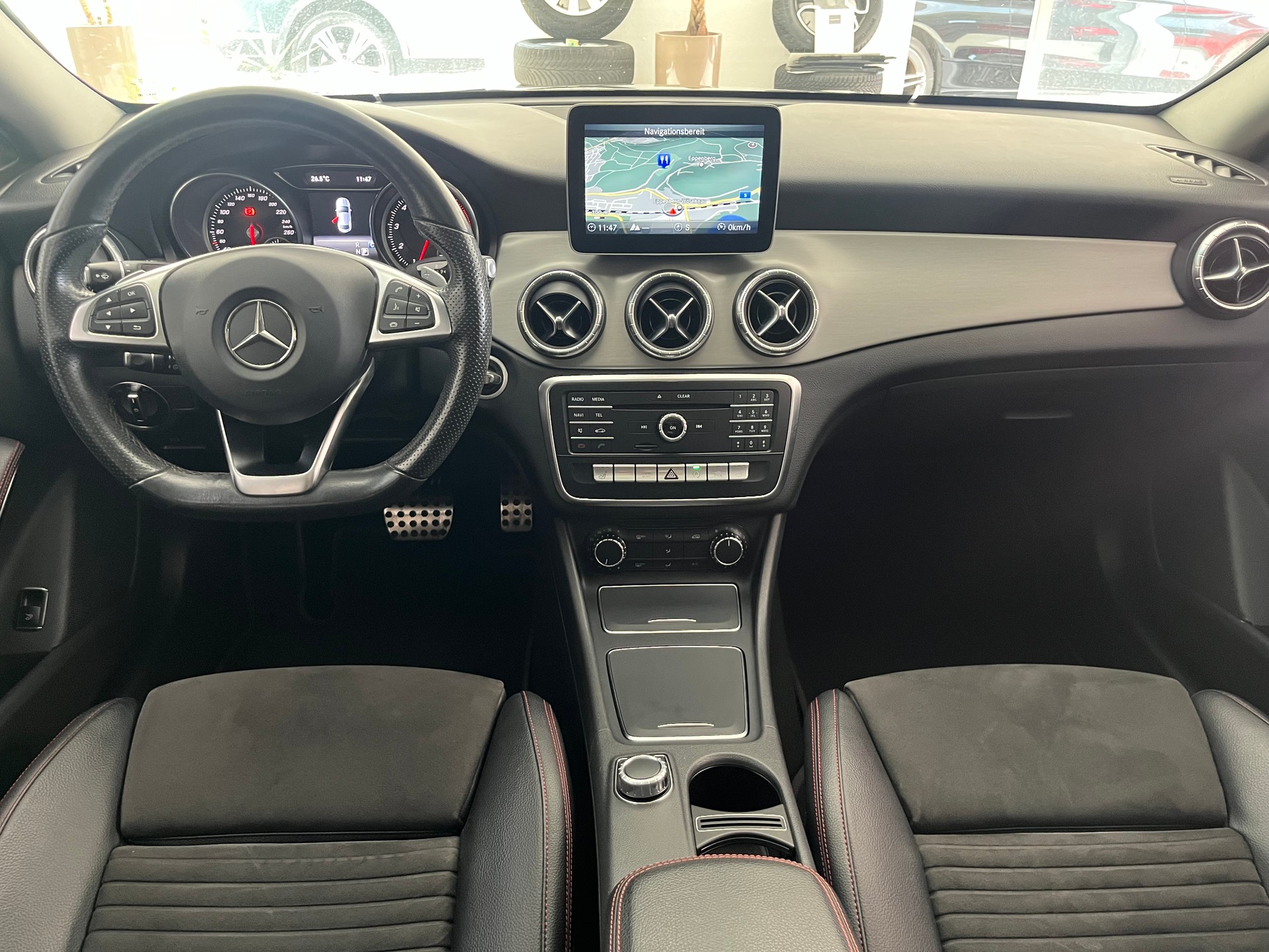 MERCEDES-BENZ CLA 200 AMG Line 7G-DCT-image-10