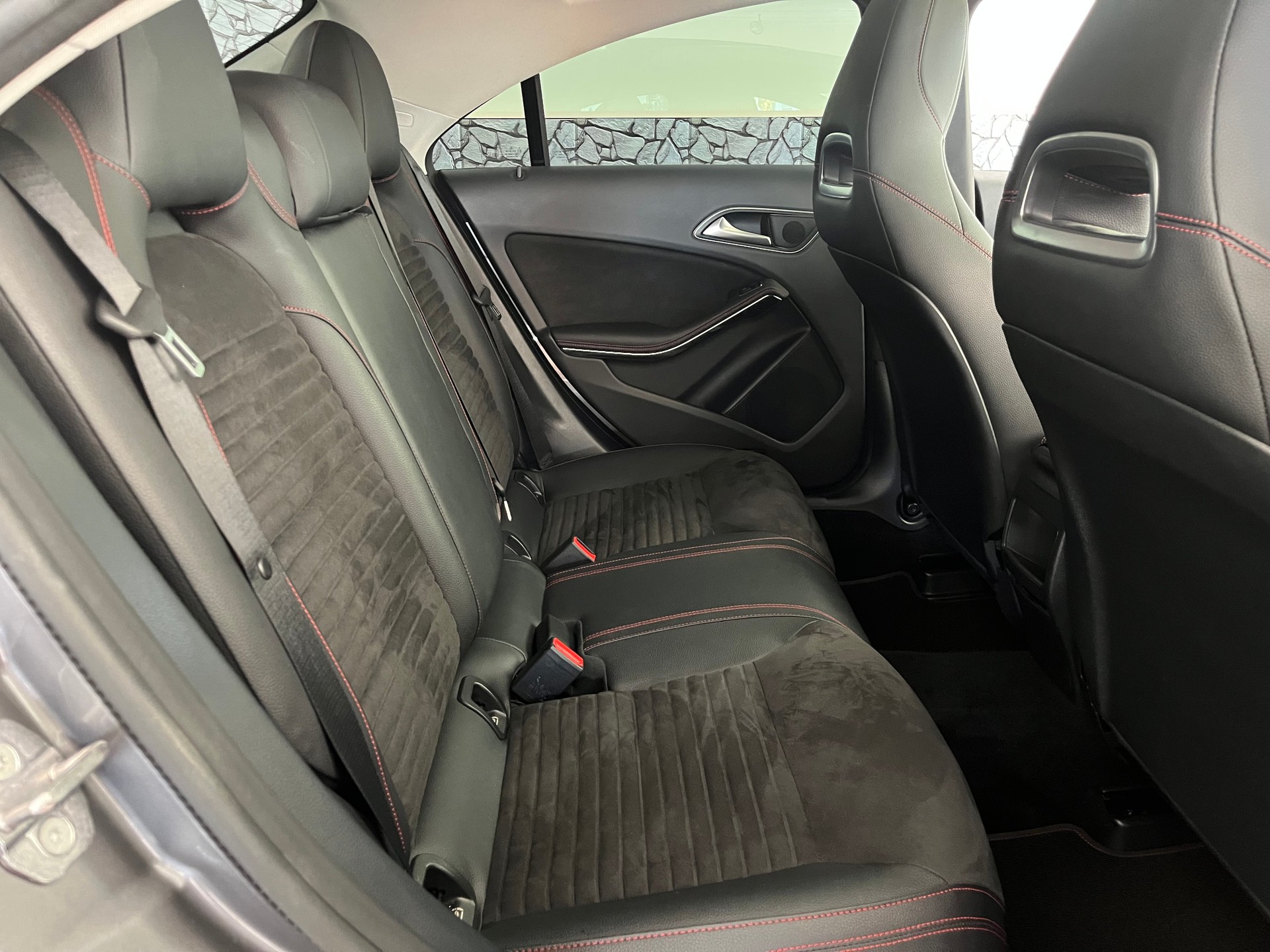 MERCEDES-BENZ CLA 200 AMG Line 7G-DCT-image-7