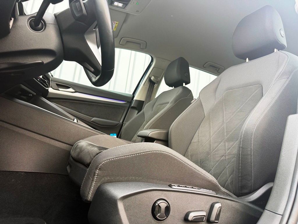 VW Golf Variant 2.0 TDI Life DSG 4Motion-image-11