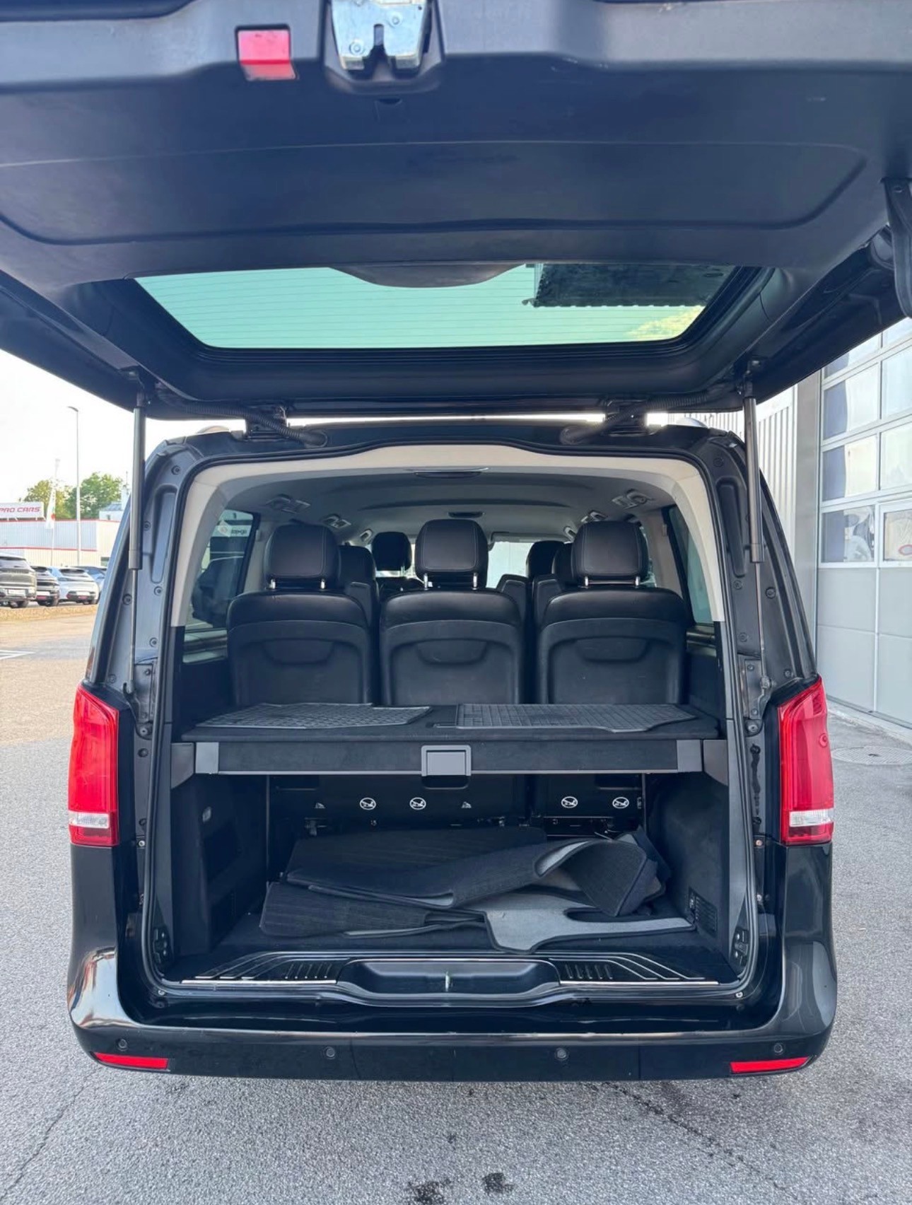 MERCEDES-BENZ V 220 d Avantgarde lang-image-3