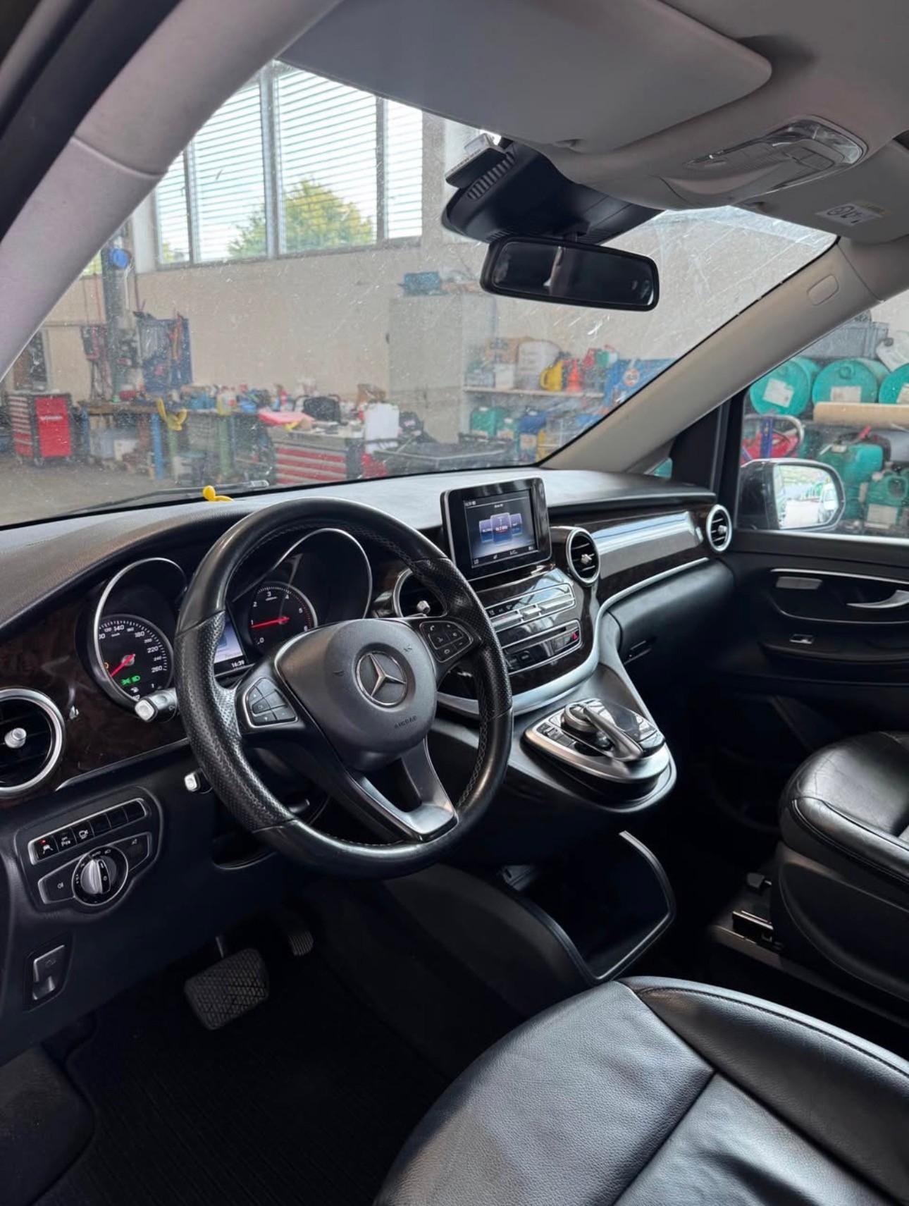 MERCEDES-BENZ V 220 d Avantgarde lang-image-5