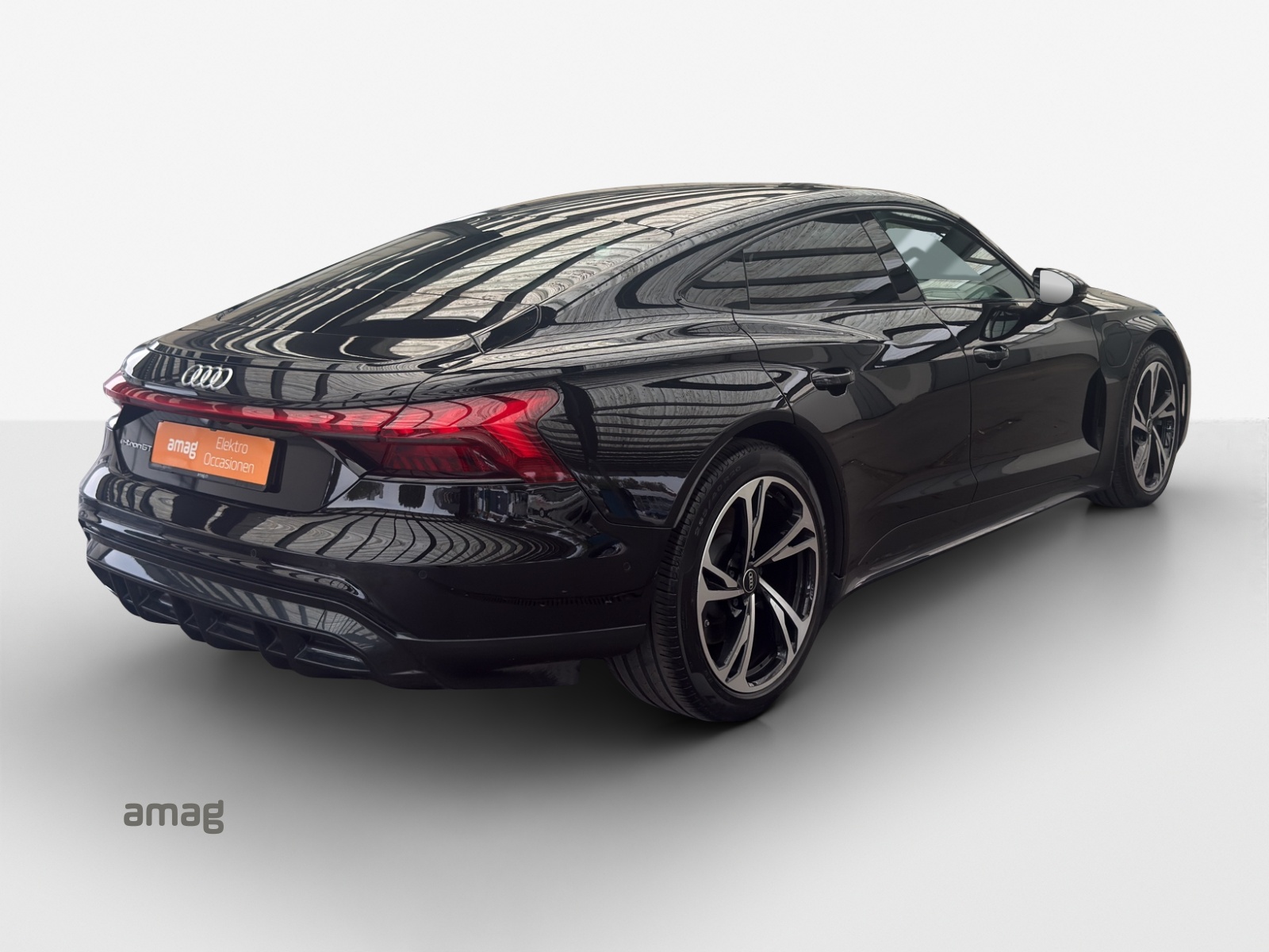 AUDI e-tron GT quattro-image-4