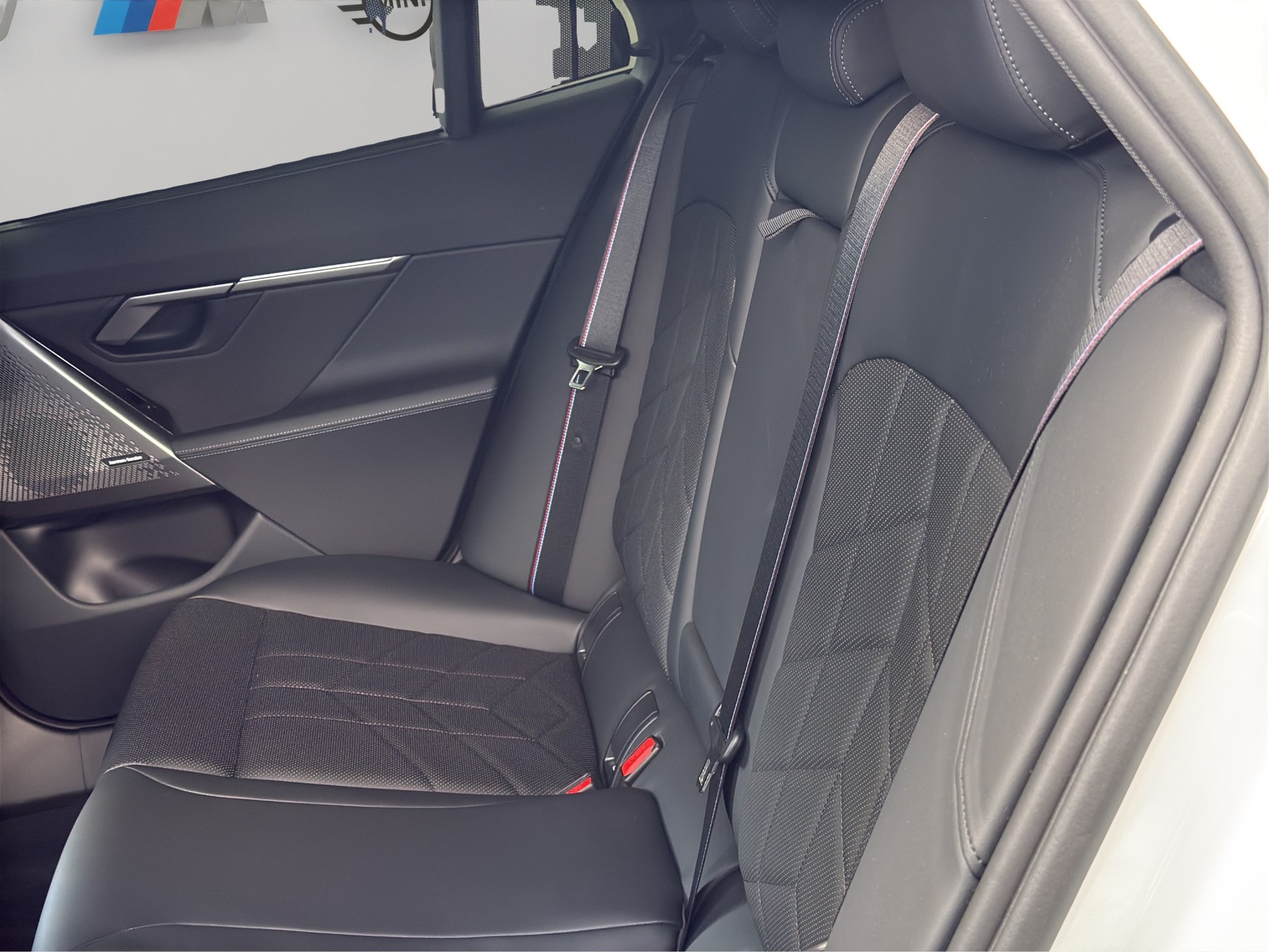BMW 530e xDrive Touring M Sport Pro Steptronic-image-18