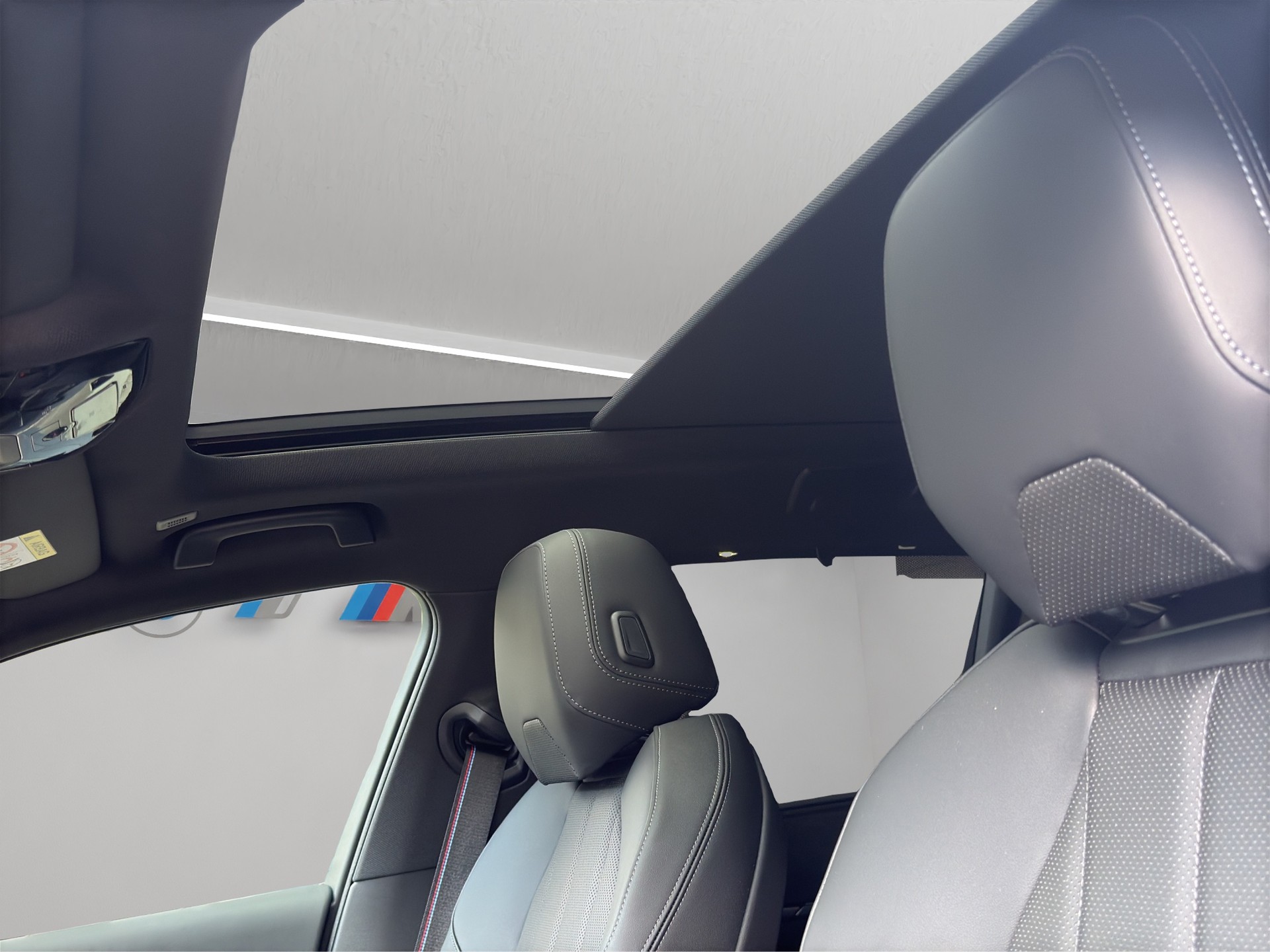 BMW 530e xDrive Touring M Sport Pro Steptronic-image-12