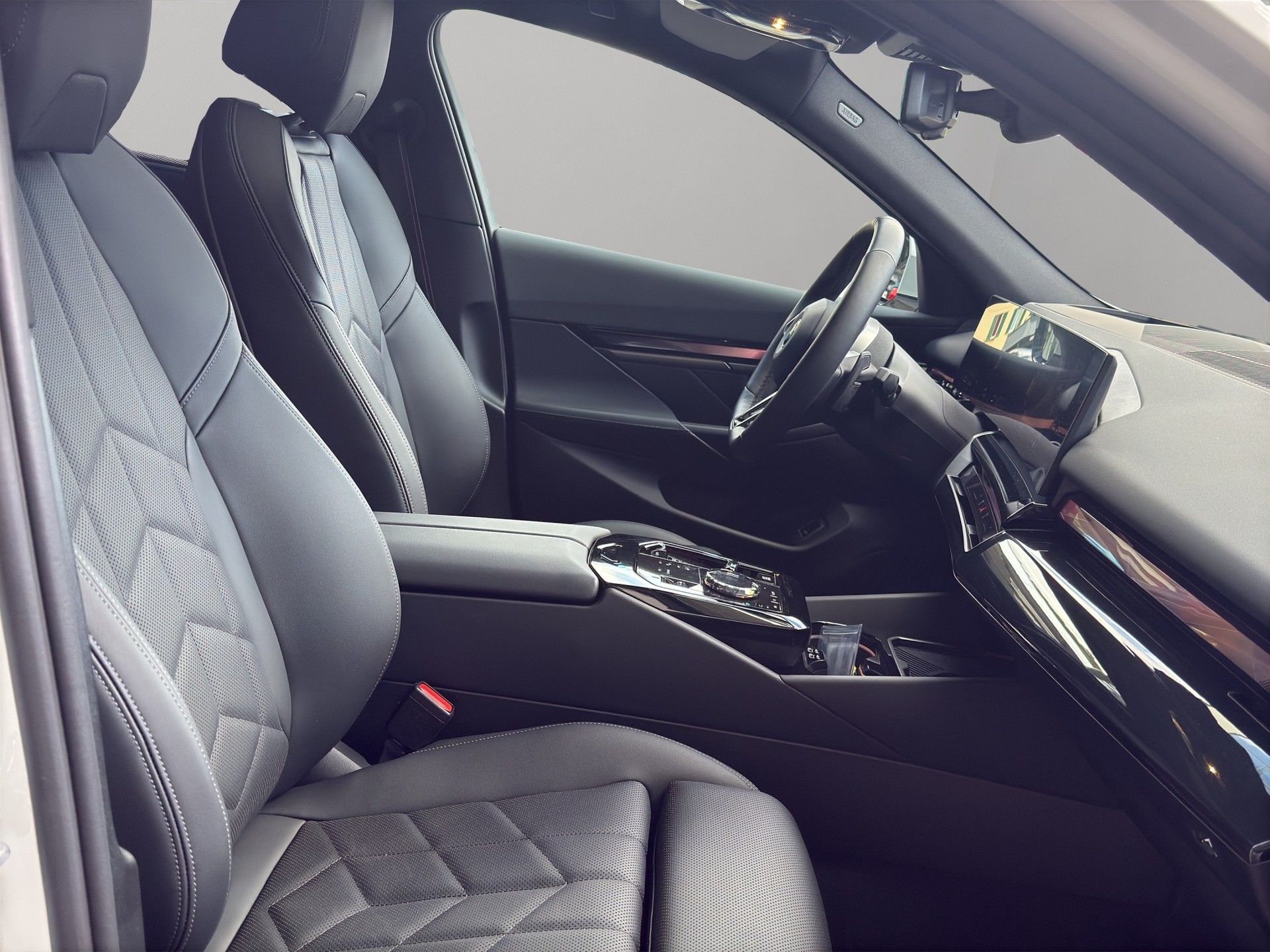 BMW 530e xDrive Touring M Sport Pro Steptronic-image-20