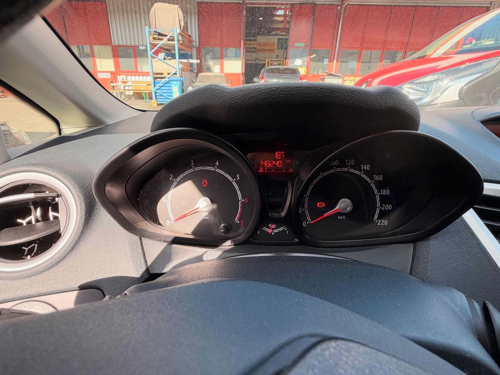 FORD Fiesta 1.4 16V Titanium-image-5