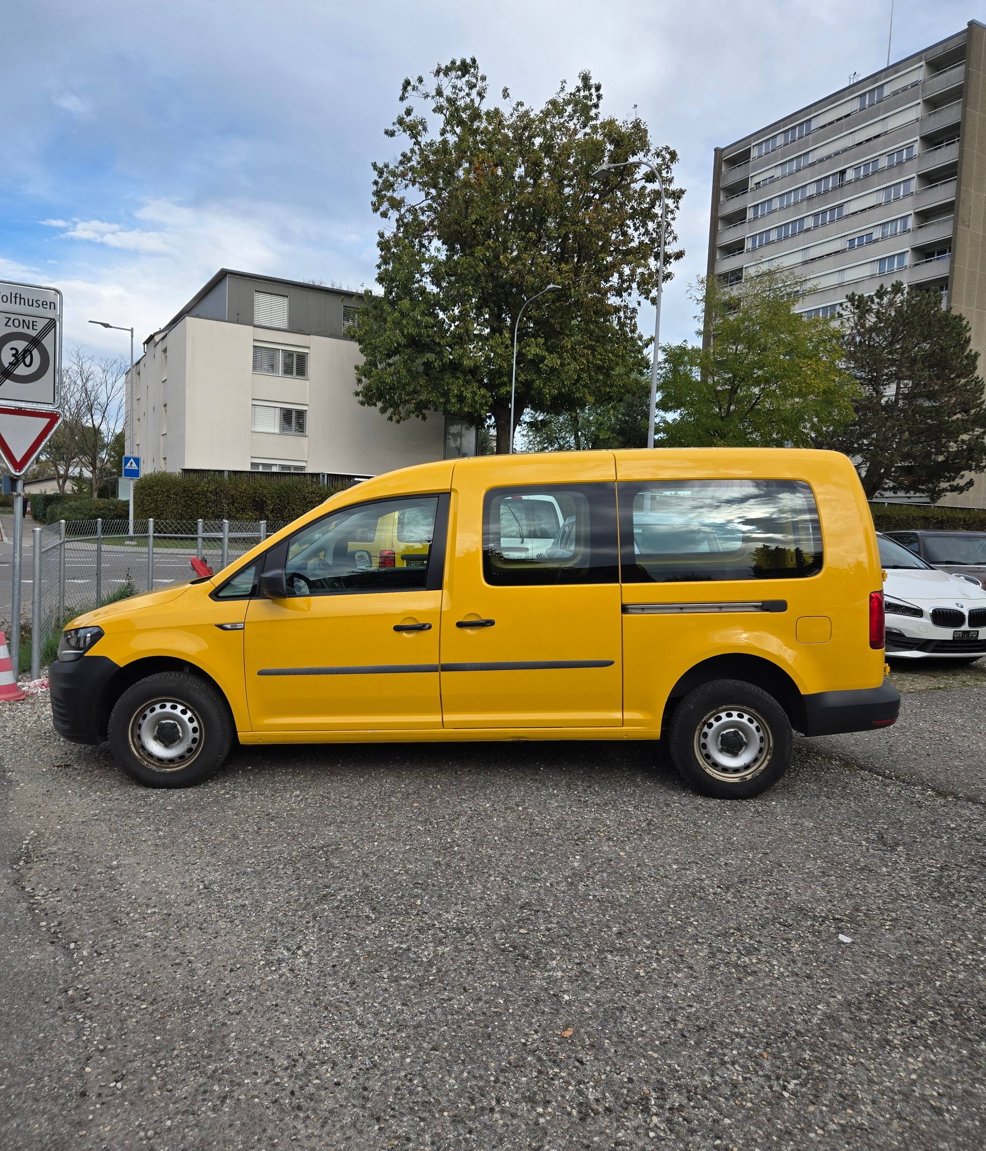 VW Caddy Maxi 2.0TDI 4Motion BlueMotion Technology-image-3