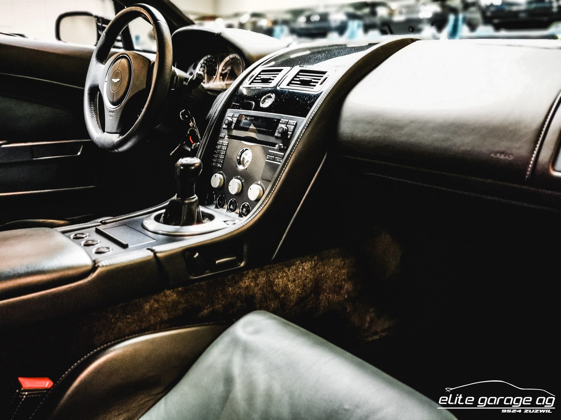 ASTON MARTIN V8 Vantage 4.3-image-11