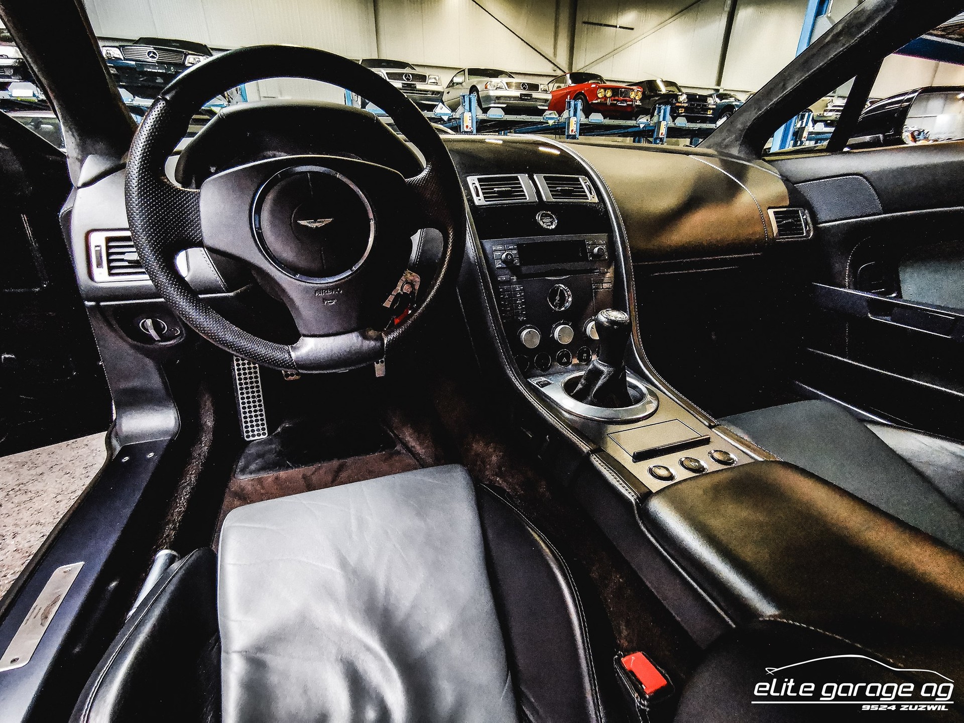 ASTON MARTIN V8 Vantage 4.3-image-10