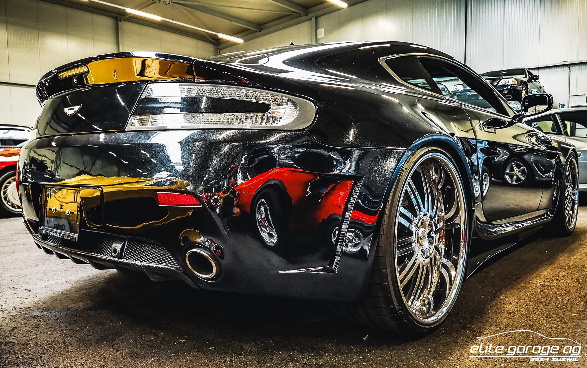 ASTON MARTIN V8 Vantage 4.3-image-4