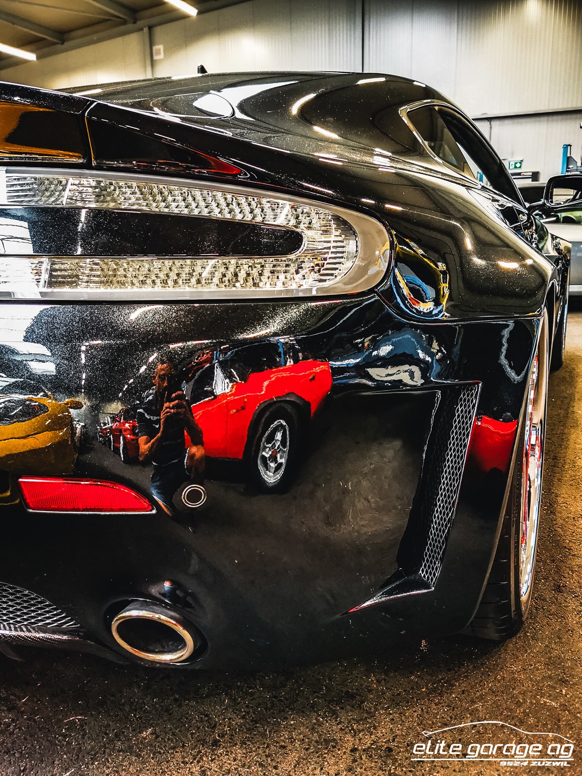 ASTON MARTIN V8 Vantage 4.3-image-5