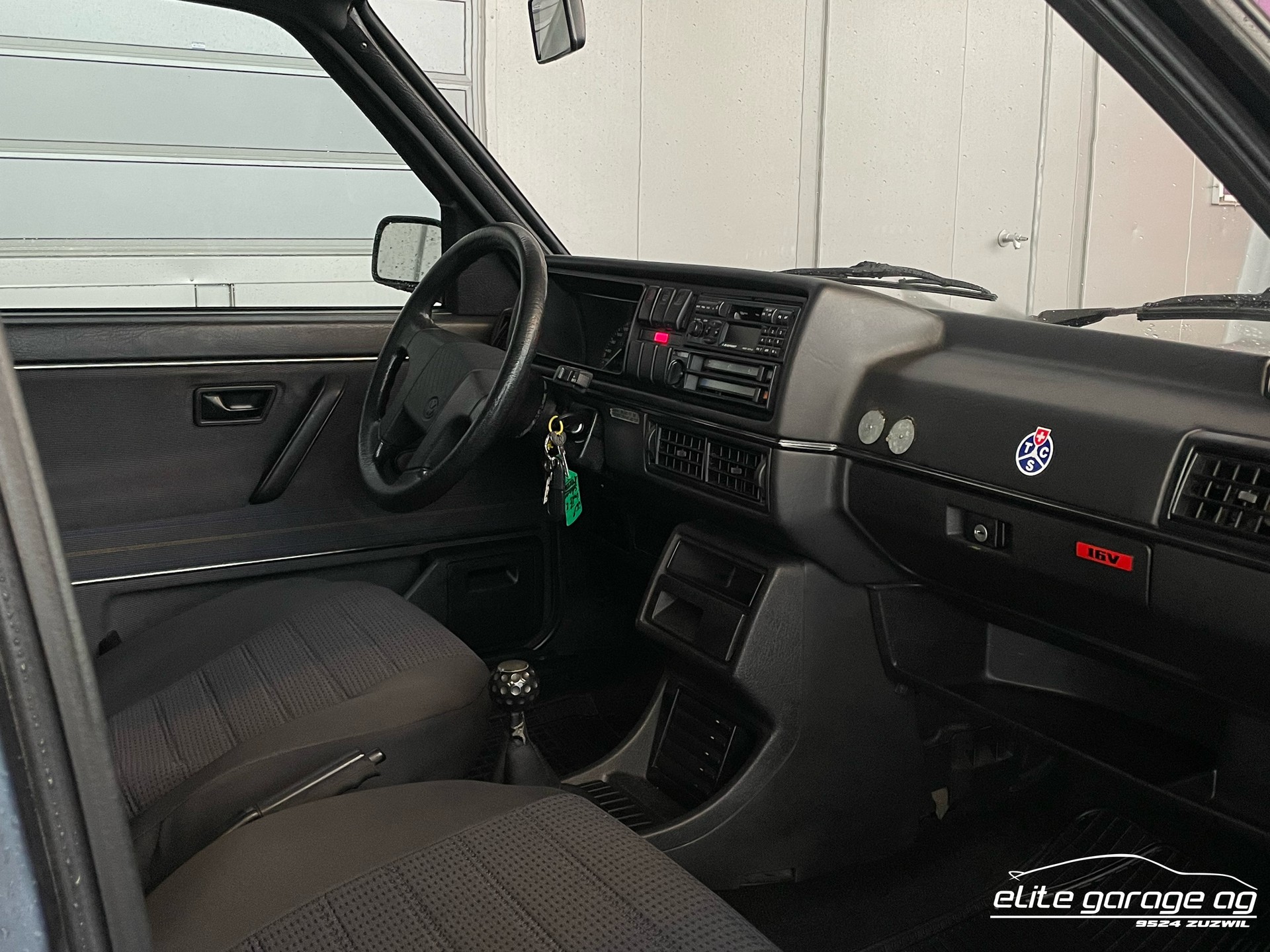 VW Golf 1800 GTI 16V-image-12