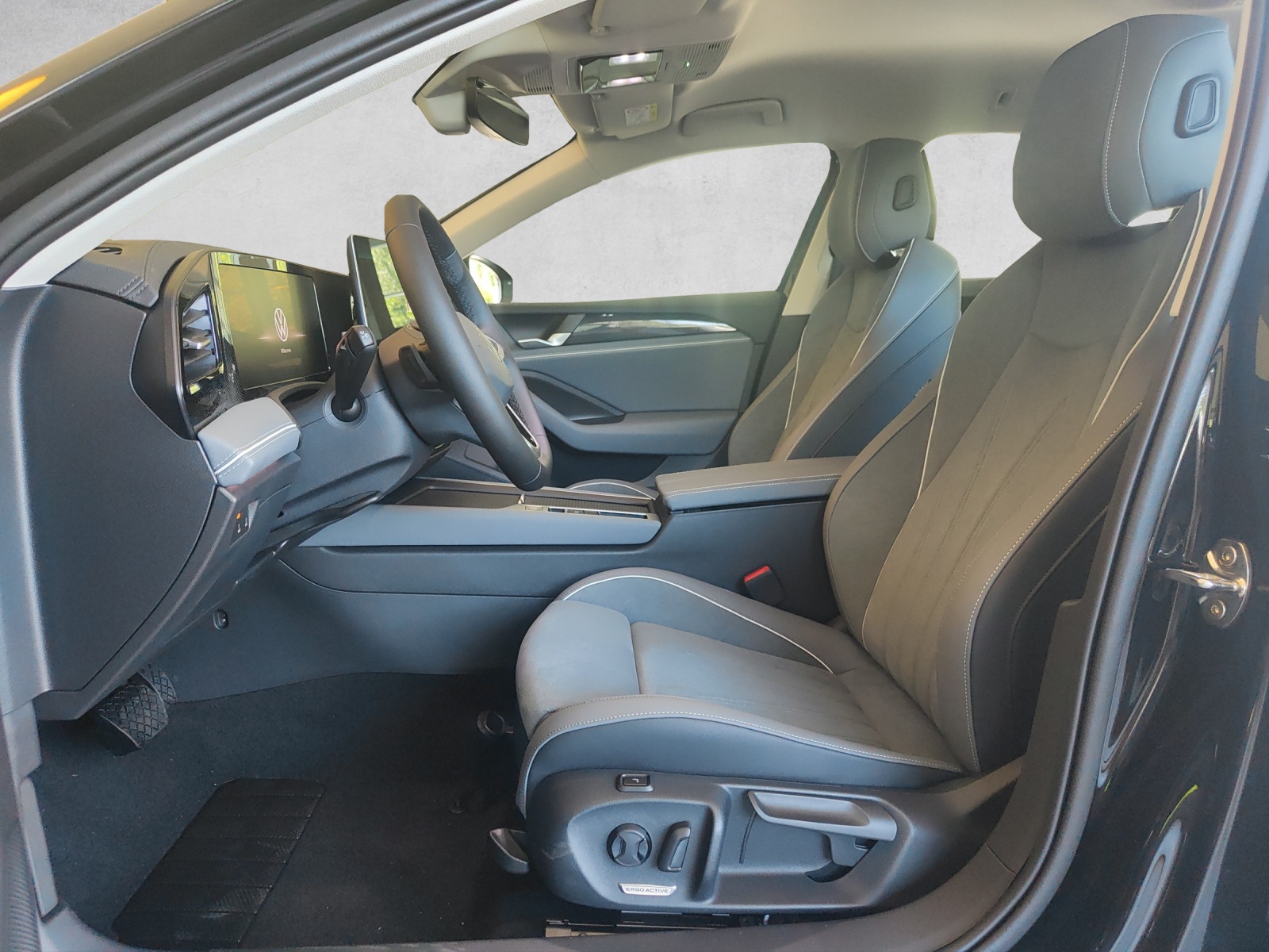 VW Passat Variant 1.5 TSI evo2 Plug-In- Hybrid Business DSG-image-5