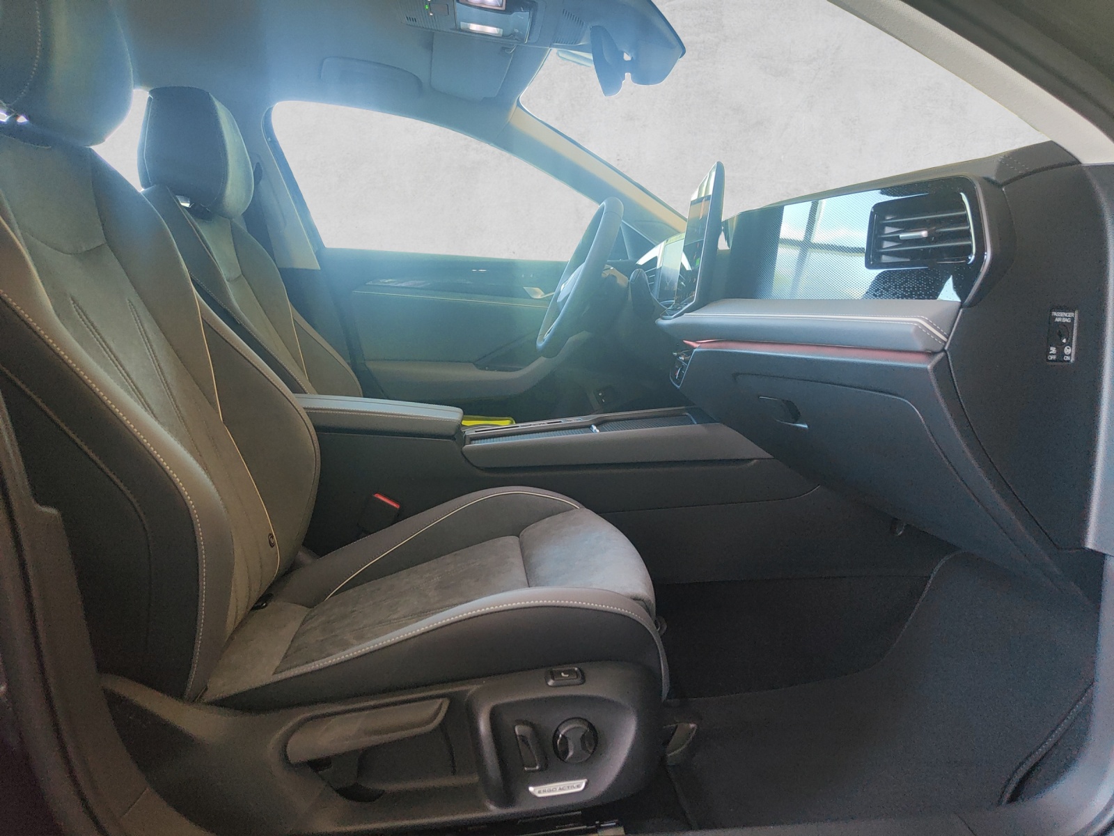 VW Passat Variant 1.5 TSI evo2 Plug-In- Hybrid Business DSG-image-9