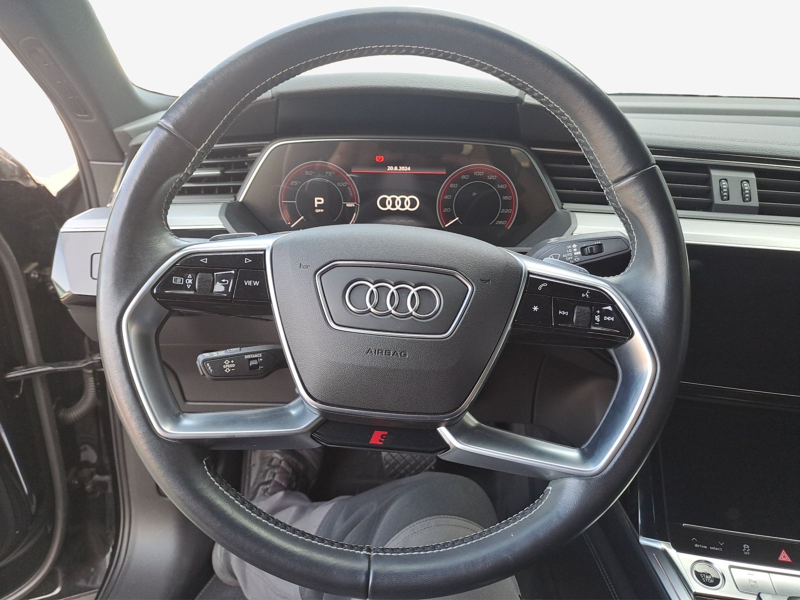 AUDI e-tron 55 Sportback S Line quattro-image-10