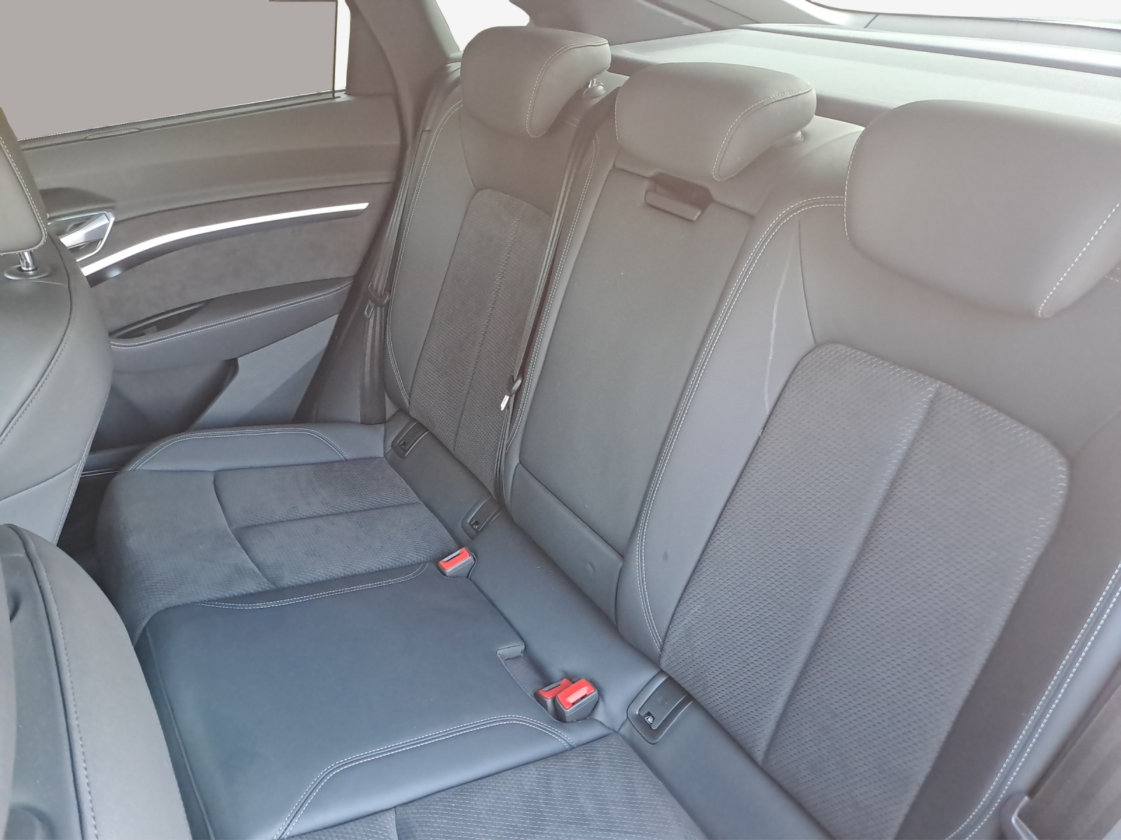 AUDI e-tron 55 Sportback S Line quattro-image-12