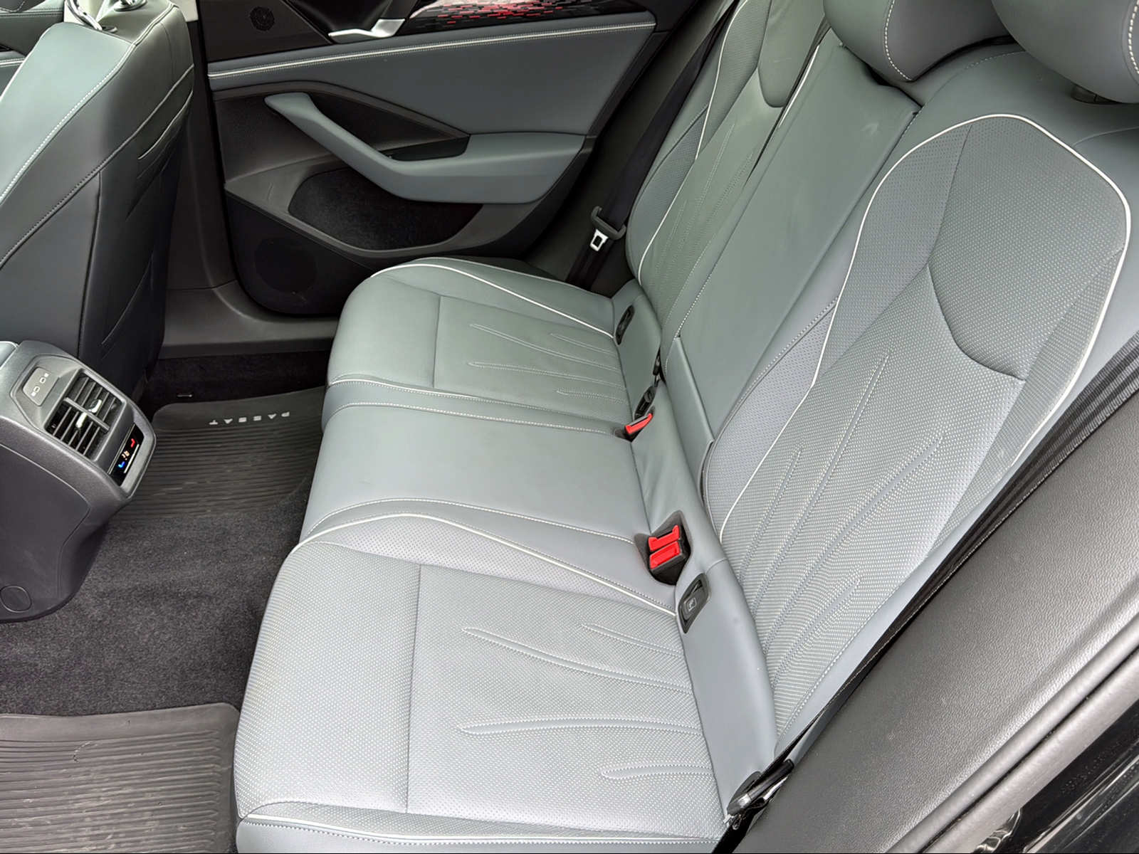 VW Passat Variant 2.0 TDI evo Elegance DSG-image-8