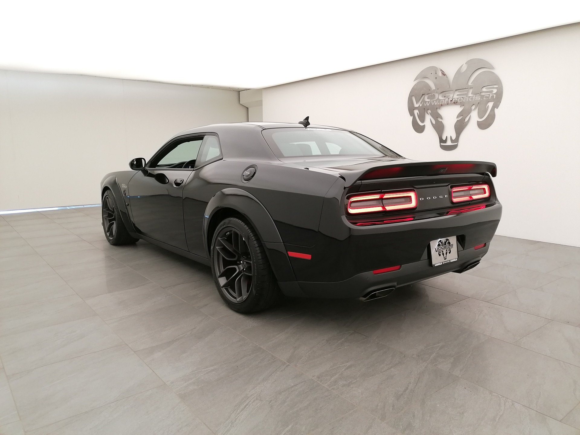 DODGE Challenger Hellcat WB Jailbreak-image-5