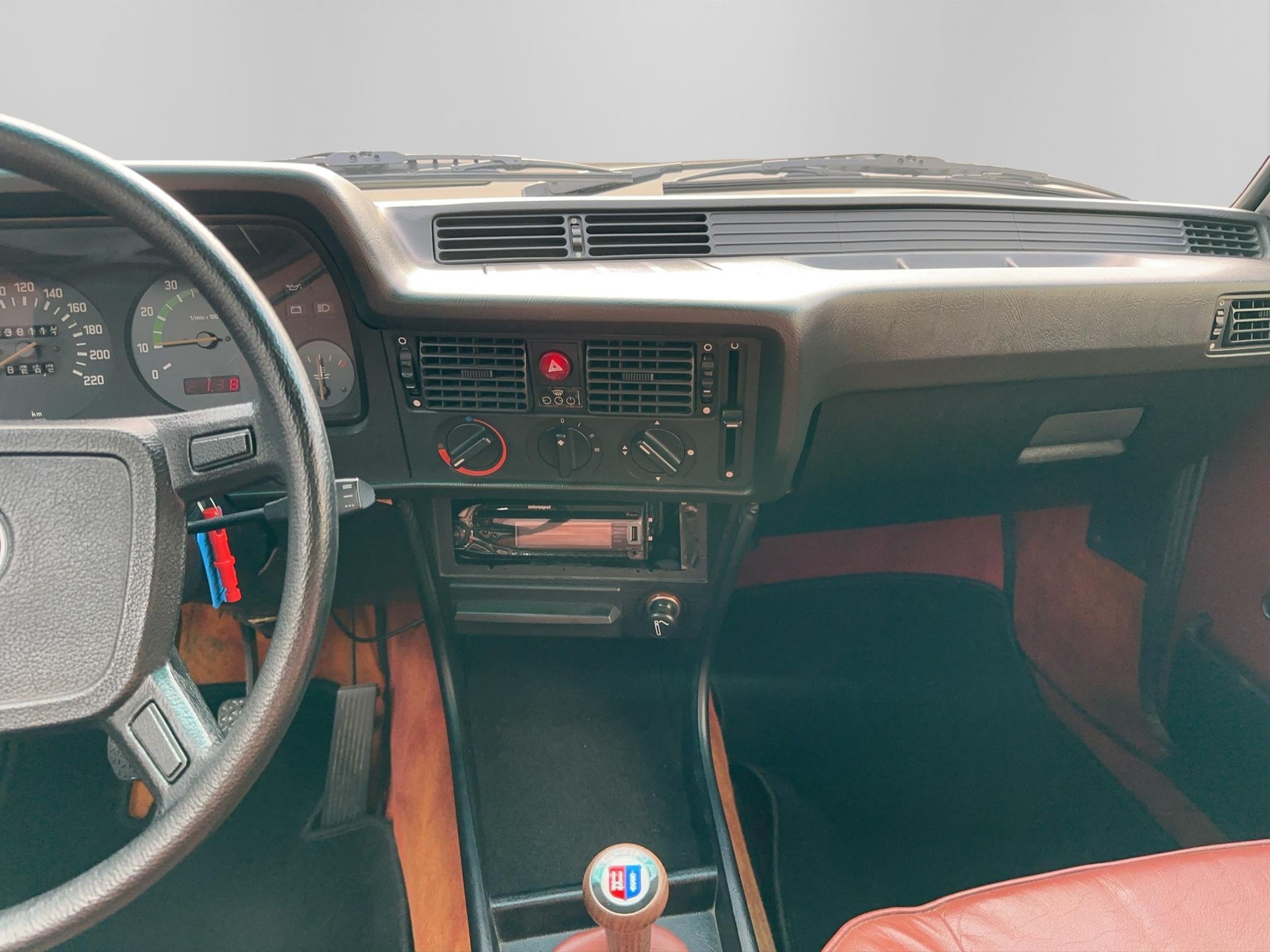 BMW 320-image-13