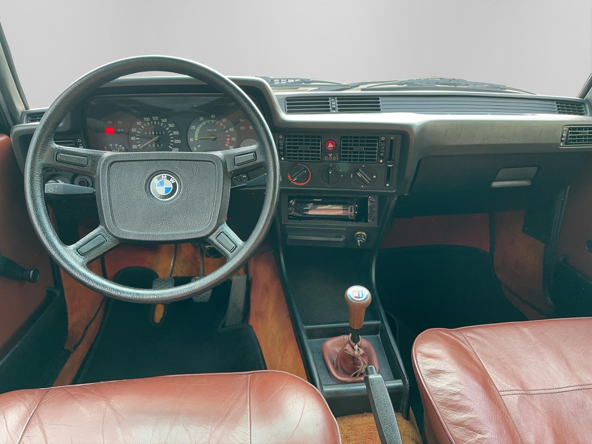 BMW 320-image-12